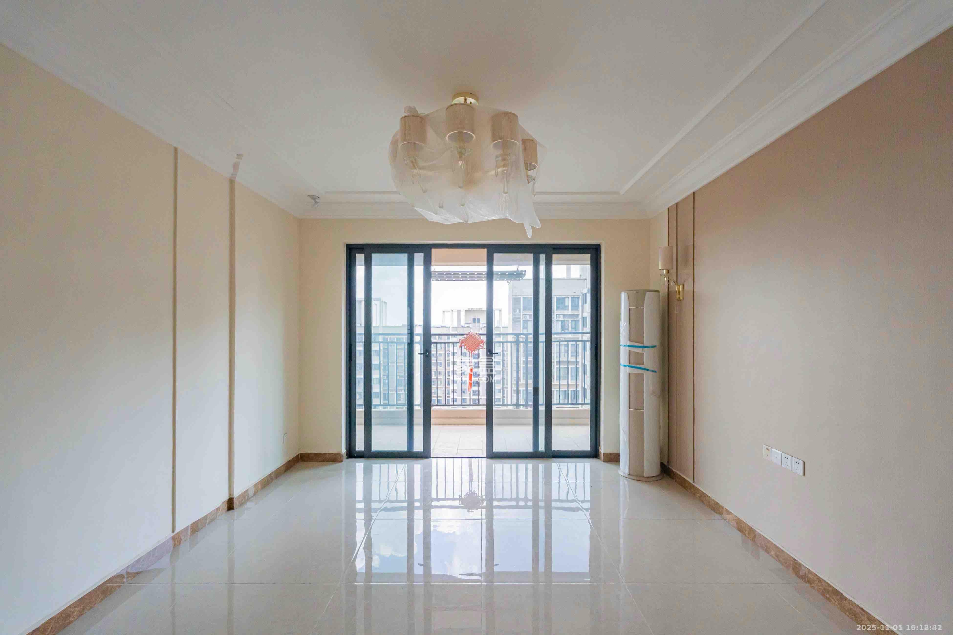 恒大雅苑  3室2厅2卫    3200.0元/月