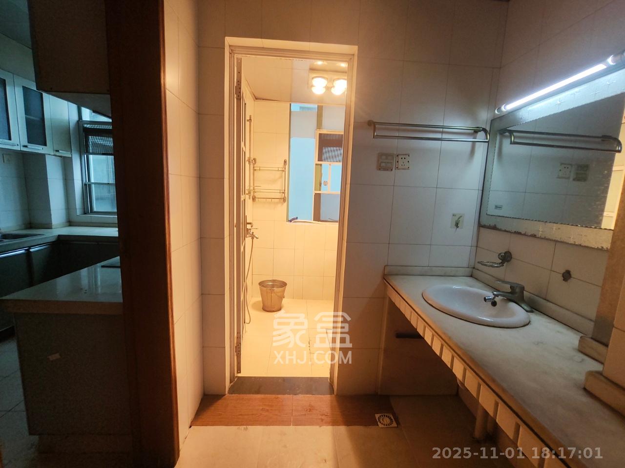 锦绣华天  3室2厅2卫    2700.0元/月室内图