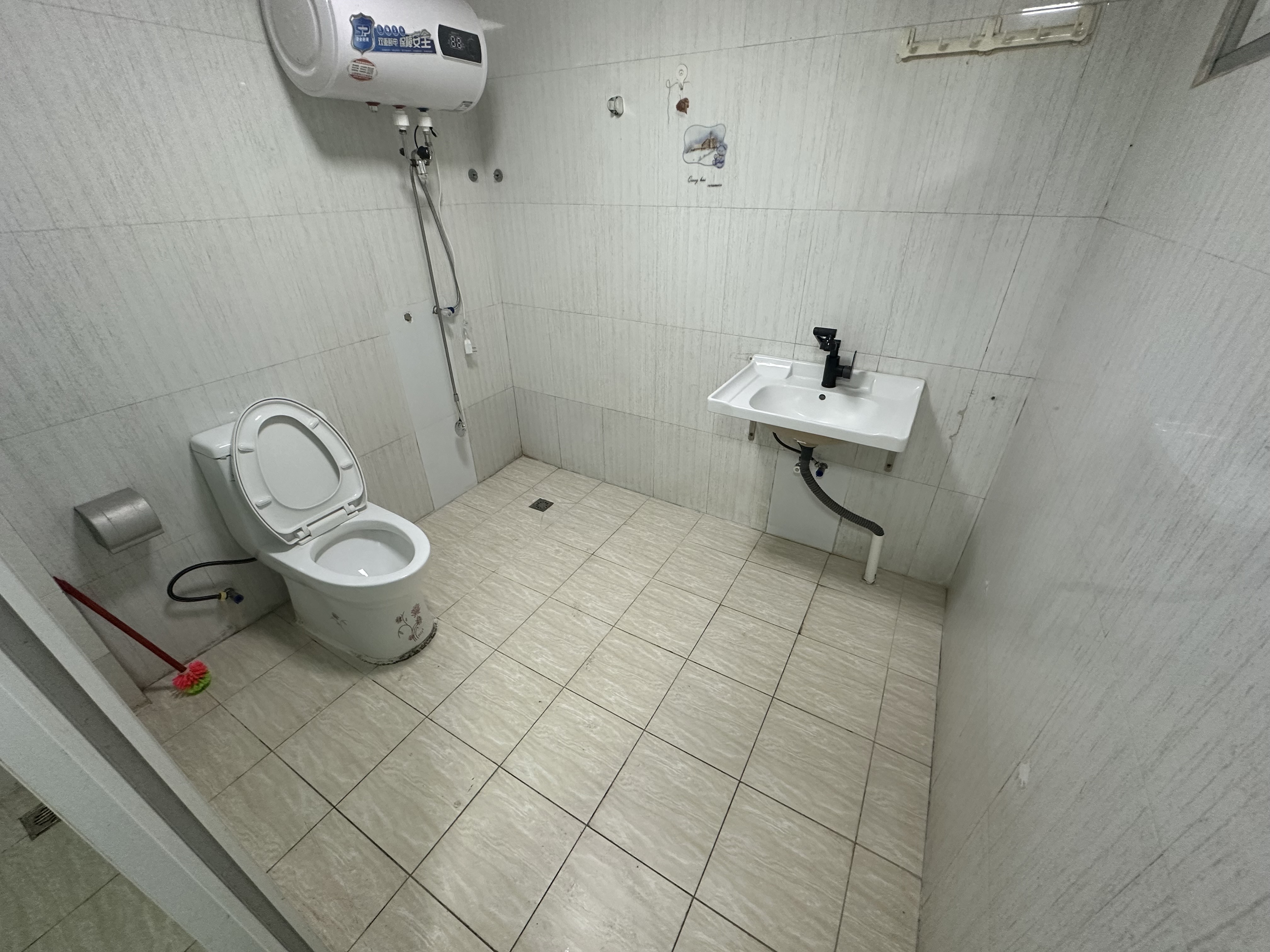 富豪大厦(富豪花园) 3室1厅1卫 2300.0元/月 富豪大厦(富豪花园) 3室1厅1卫 2300.0元/月室内图