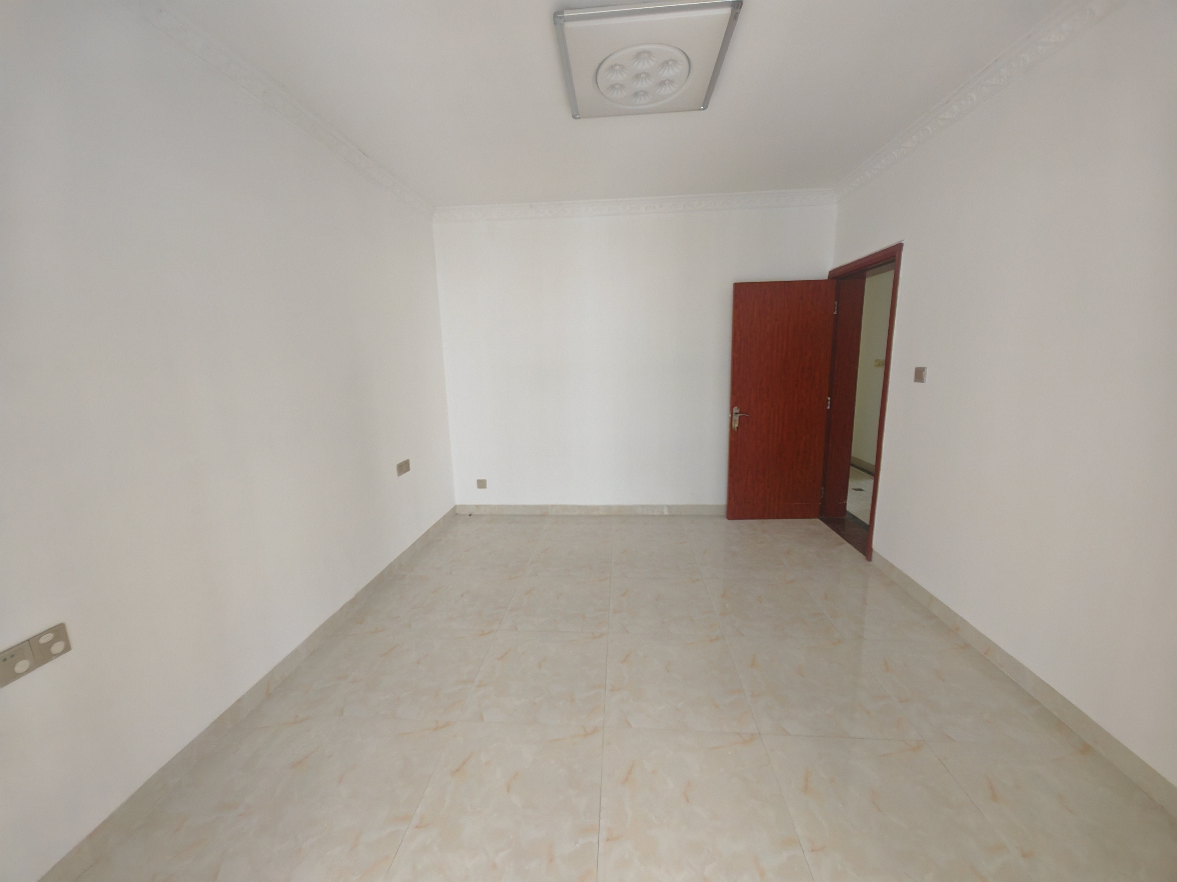 海航城  3室2厅2卫    2500.0元/月 海航城  3室2厅2卫    2500.0元/月室内图