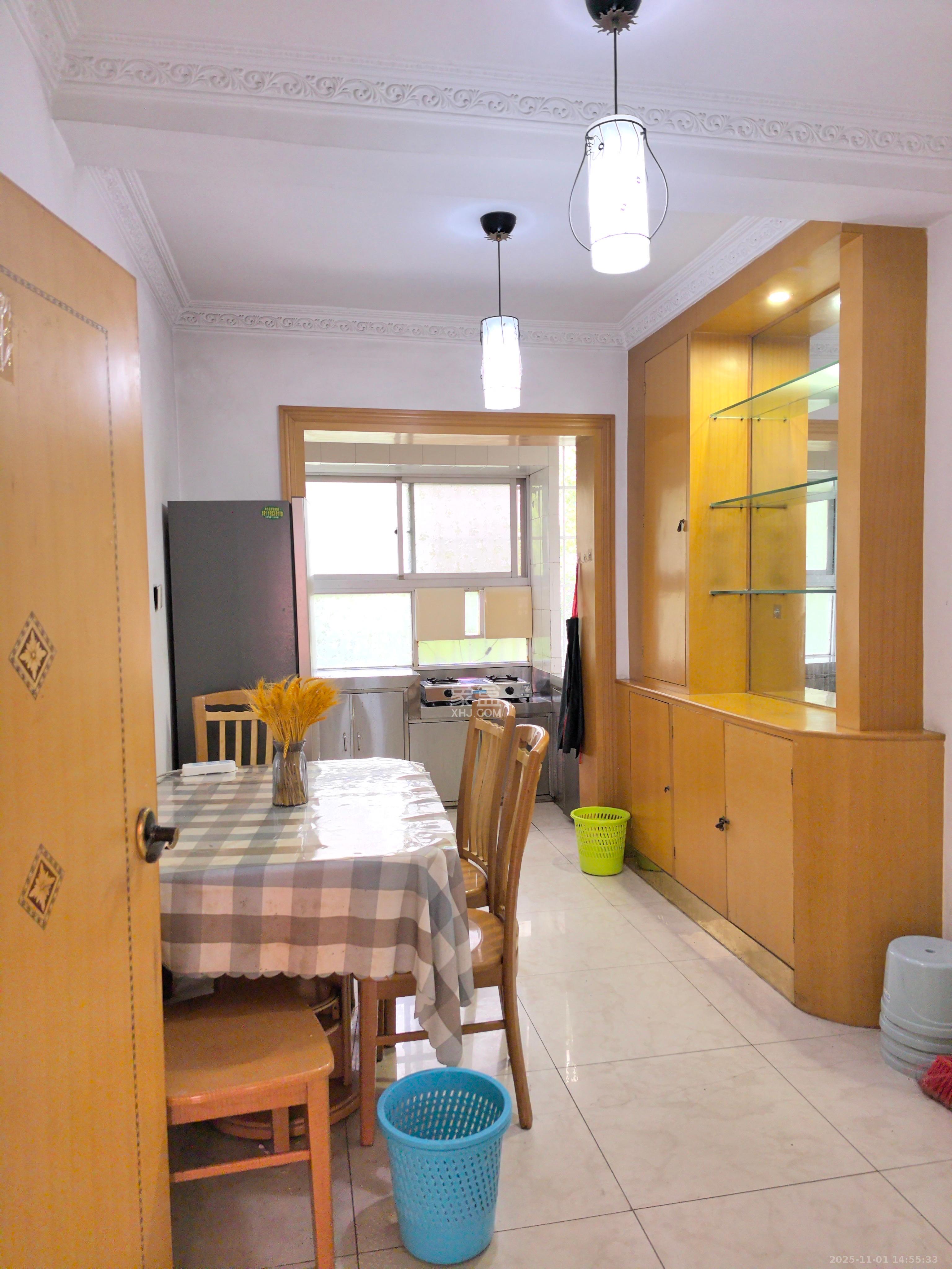 新兴小区（杨家山社区）  4室2厅1卫    2500.0元/月