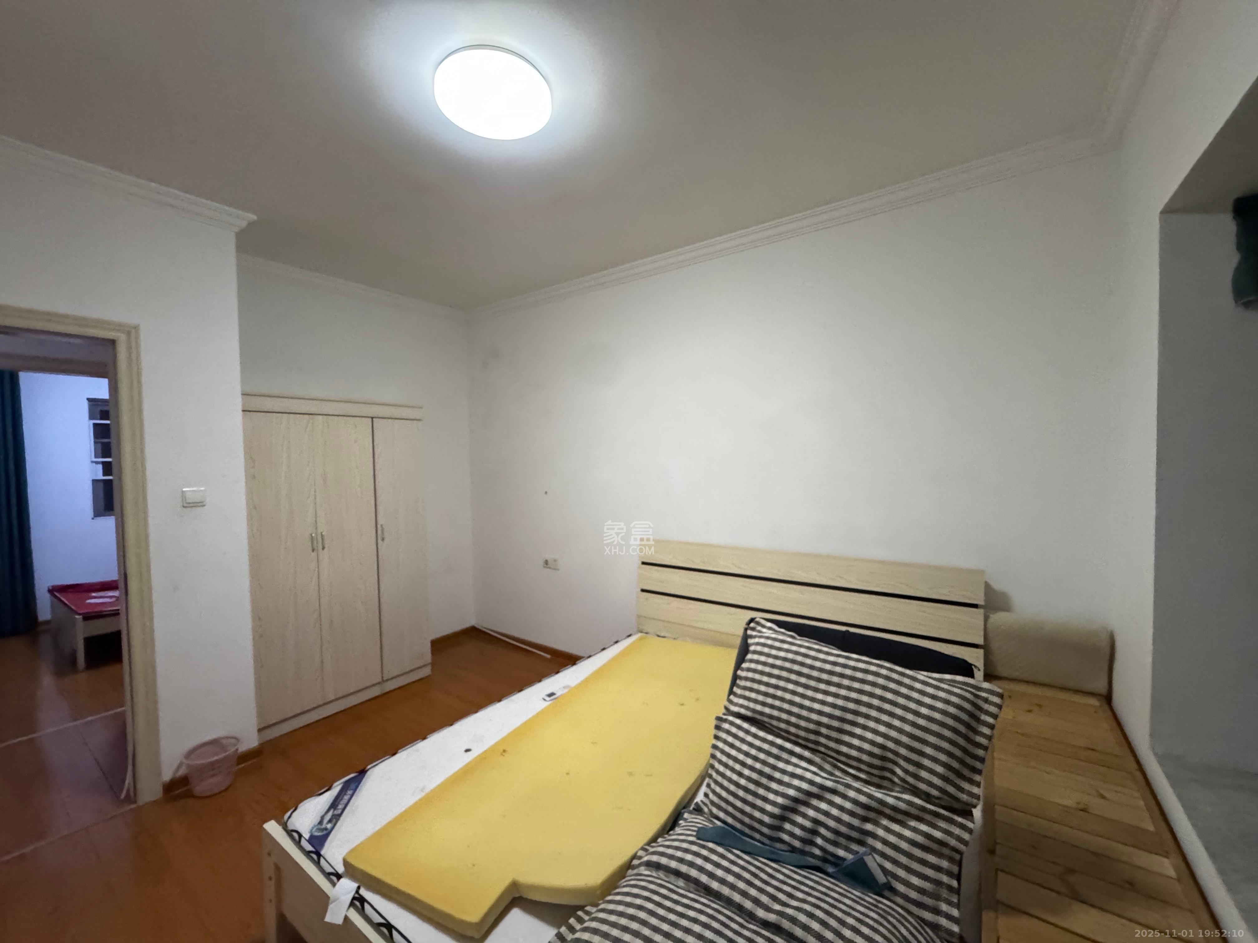 荣盛花语城  1室2厅1卫    2000.0元/月室内图