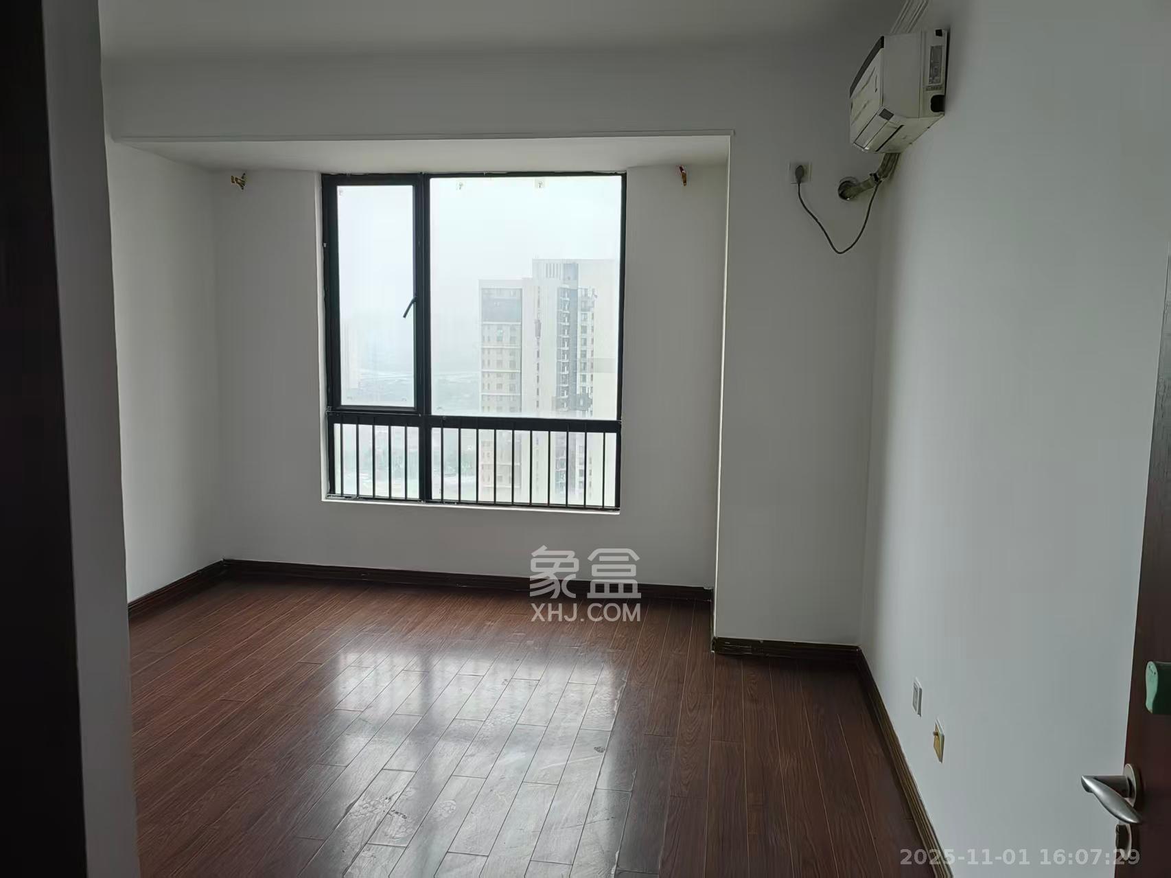 万科城  3室2厅2卫    2800.0元/月室内图