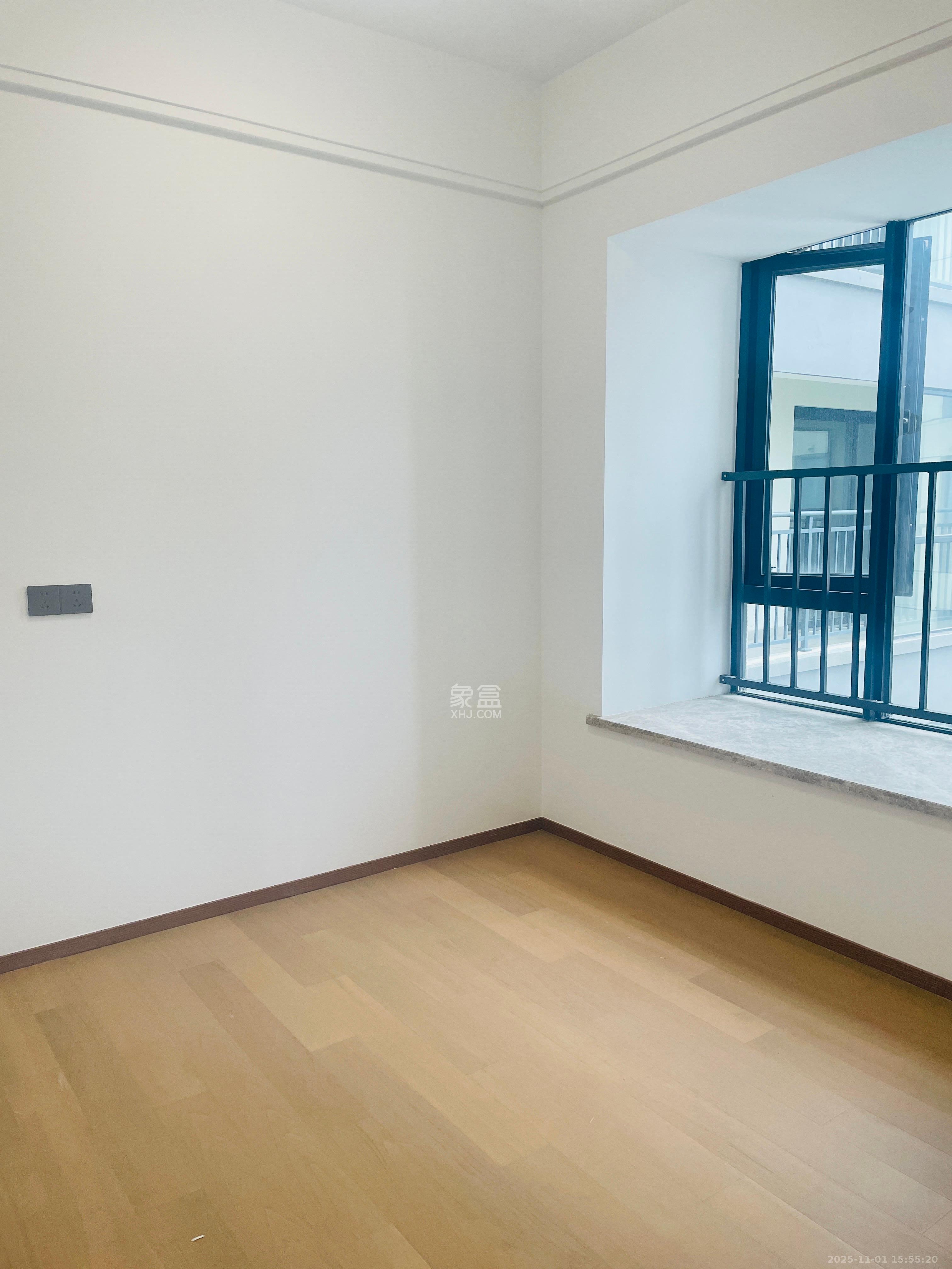 新华联梦想城  3室2厅2卫    1600.0元/月室内图