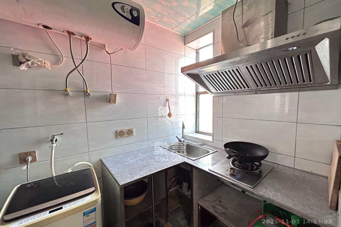 火把山小区 1室1厅1卫 1300.0元/月 火把山小区 1室1厅1卫 1300.0元/月室内图