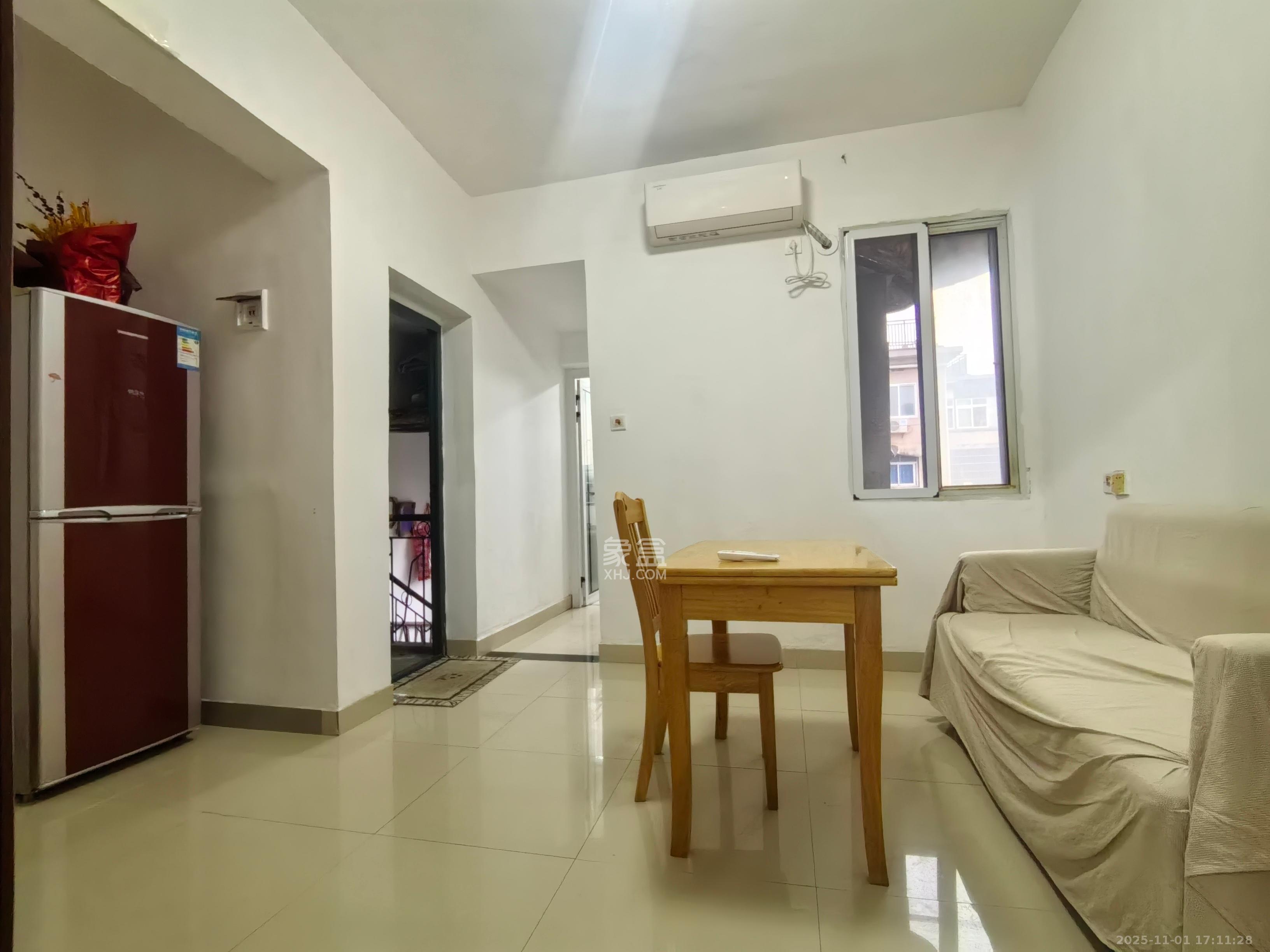 国庆新村  1室1厅1卫    1300.0元/月室内图