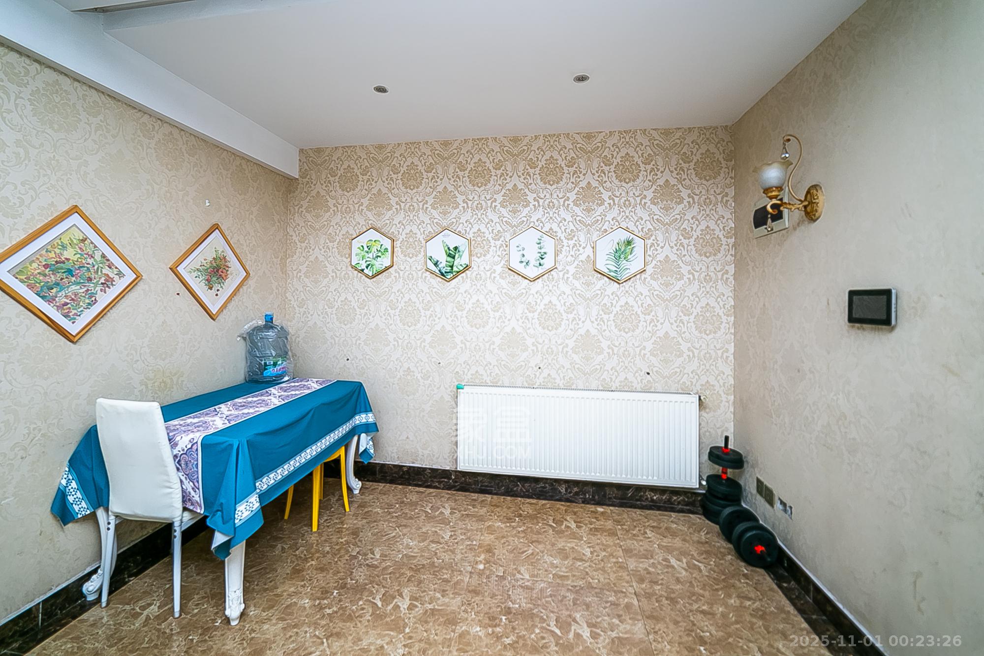 建发汇金国际  2室2厅1卫    108.0万客厅