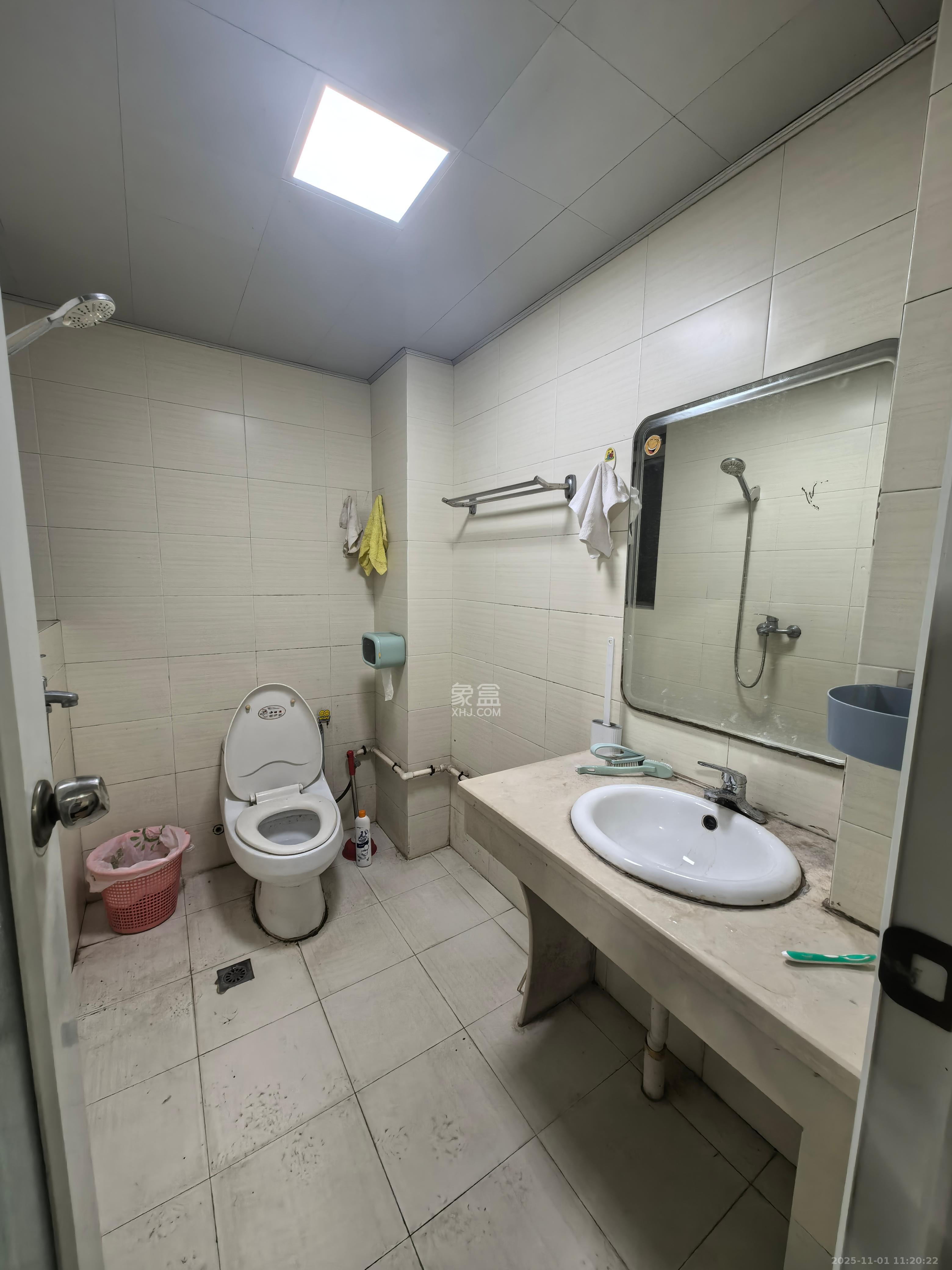 东方新世界 1室1厅1卫 1000.0元/月 东方新世界 1室1厅1卫 1000.0元/月室内图