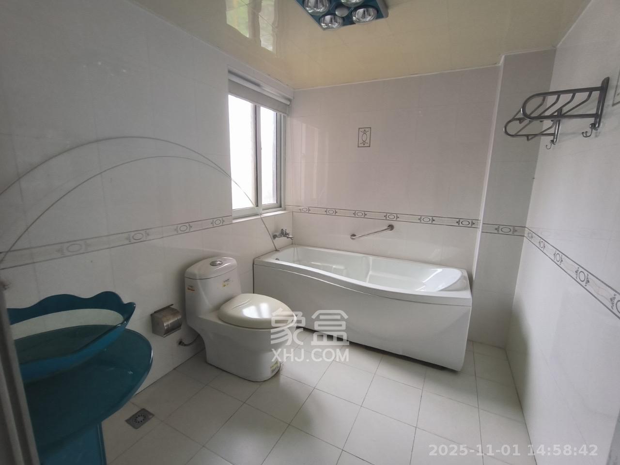 学府华庭  5室2厅2卫    2800.0元/月室内图