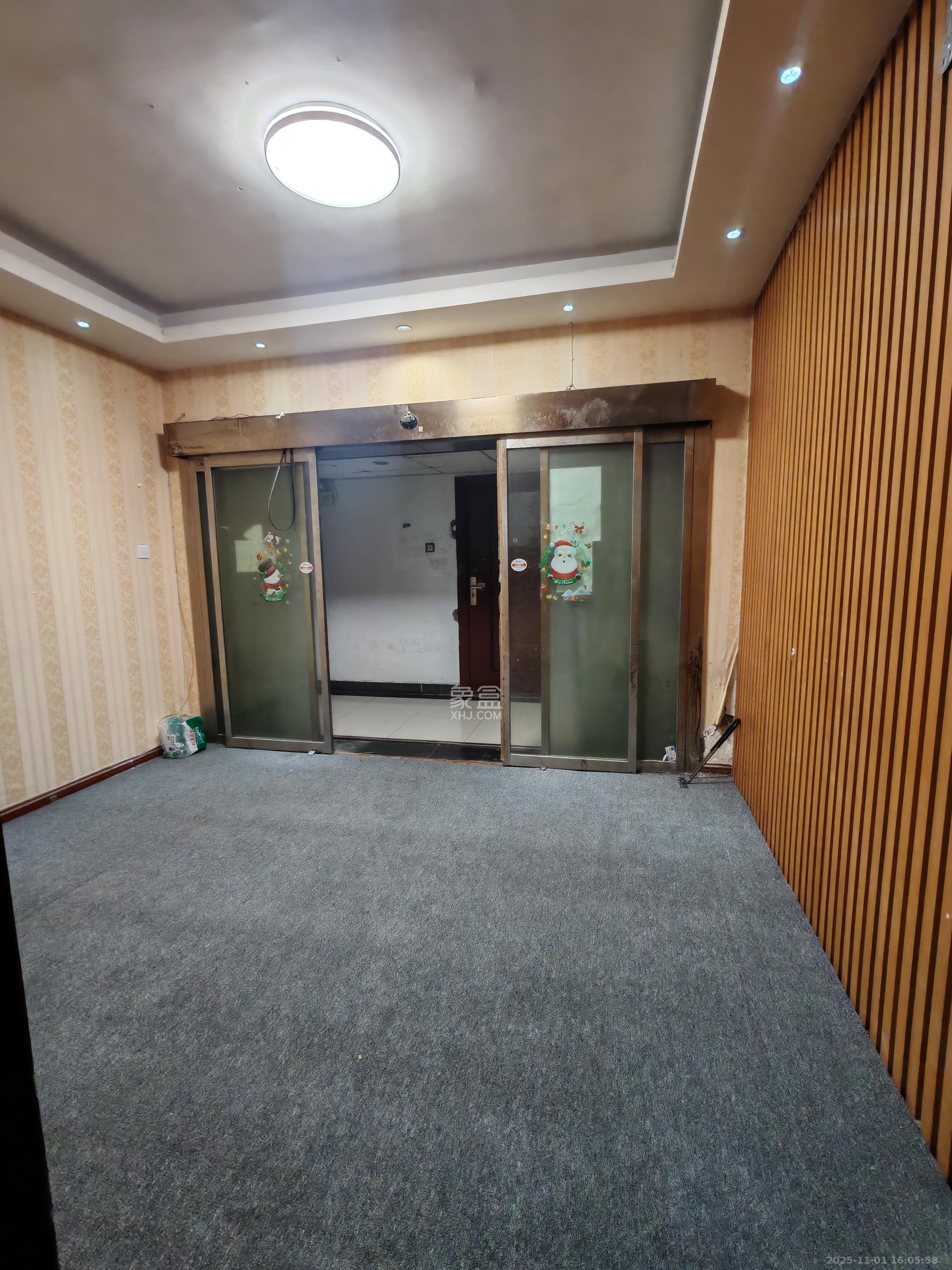 和庄  3室1厅1卫    2000.0元/月