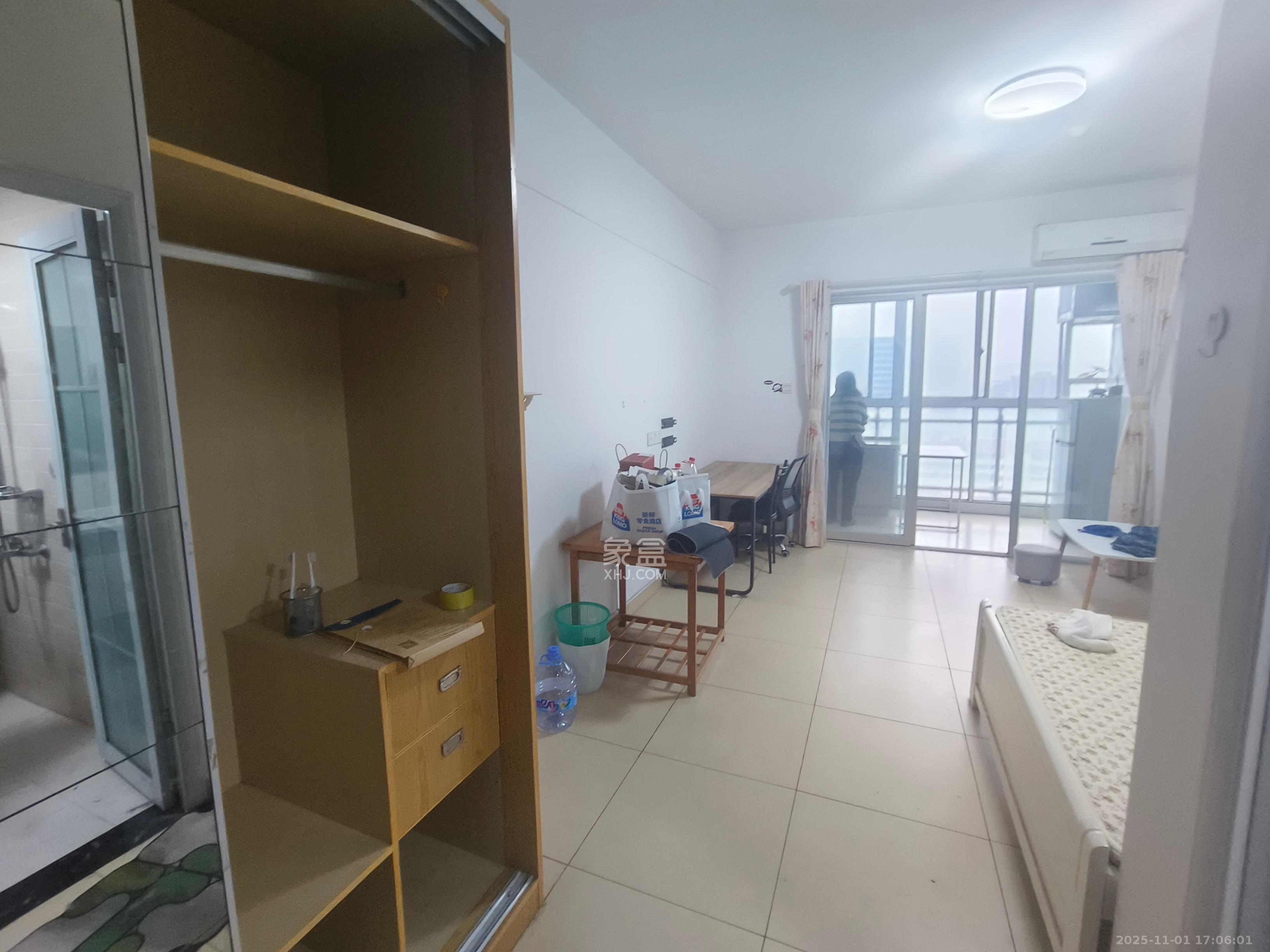 观湖公寓 1室1厅1卫 1500.0元/月 观湖公寓 1室1厅1卫 1500.0元/月室内图