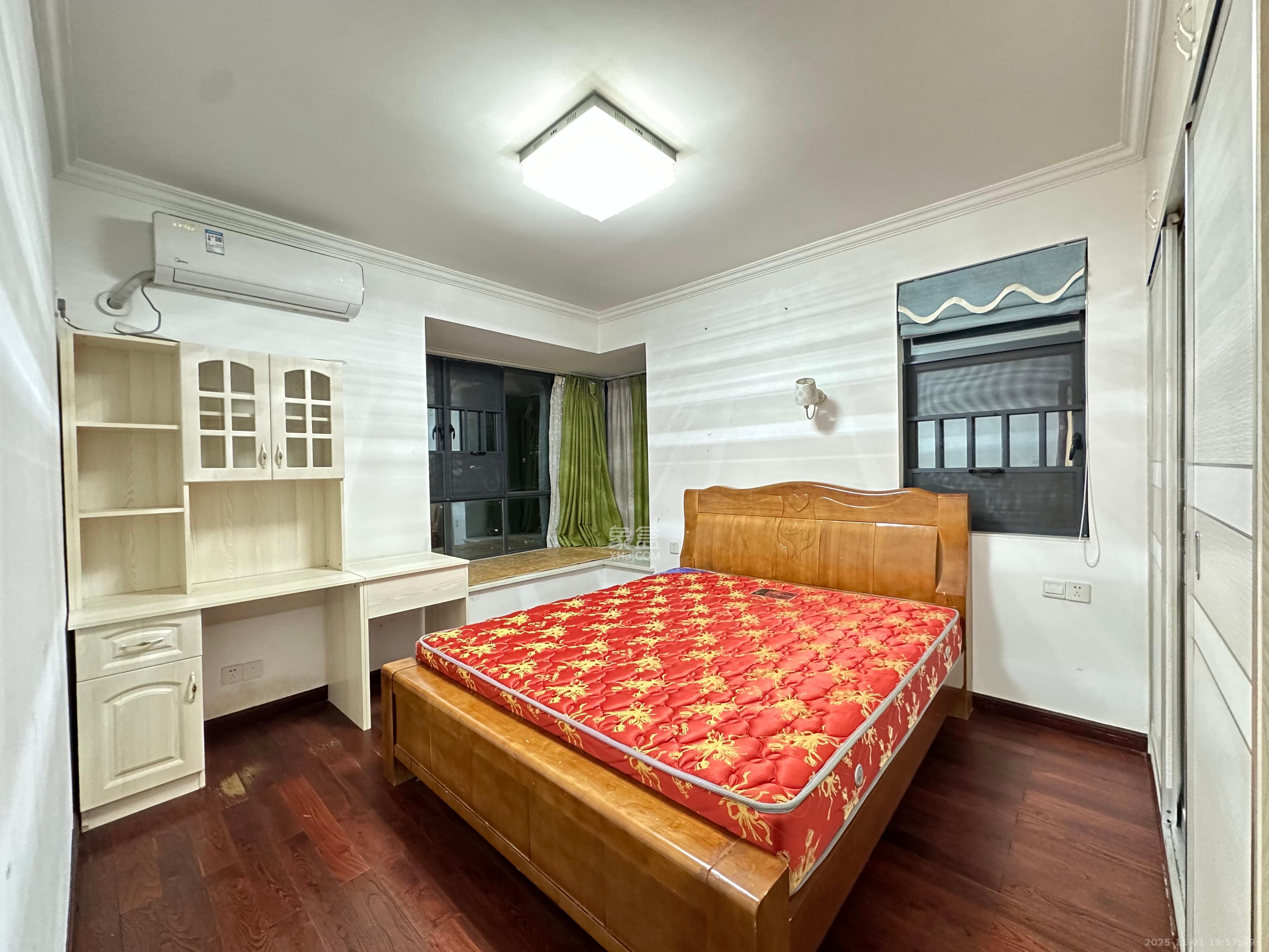 保利麓谷林语C区  3室2厅1卫    2300.0元/月室内图