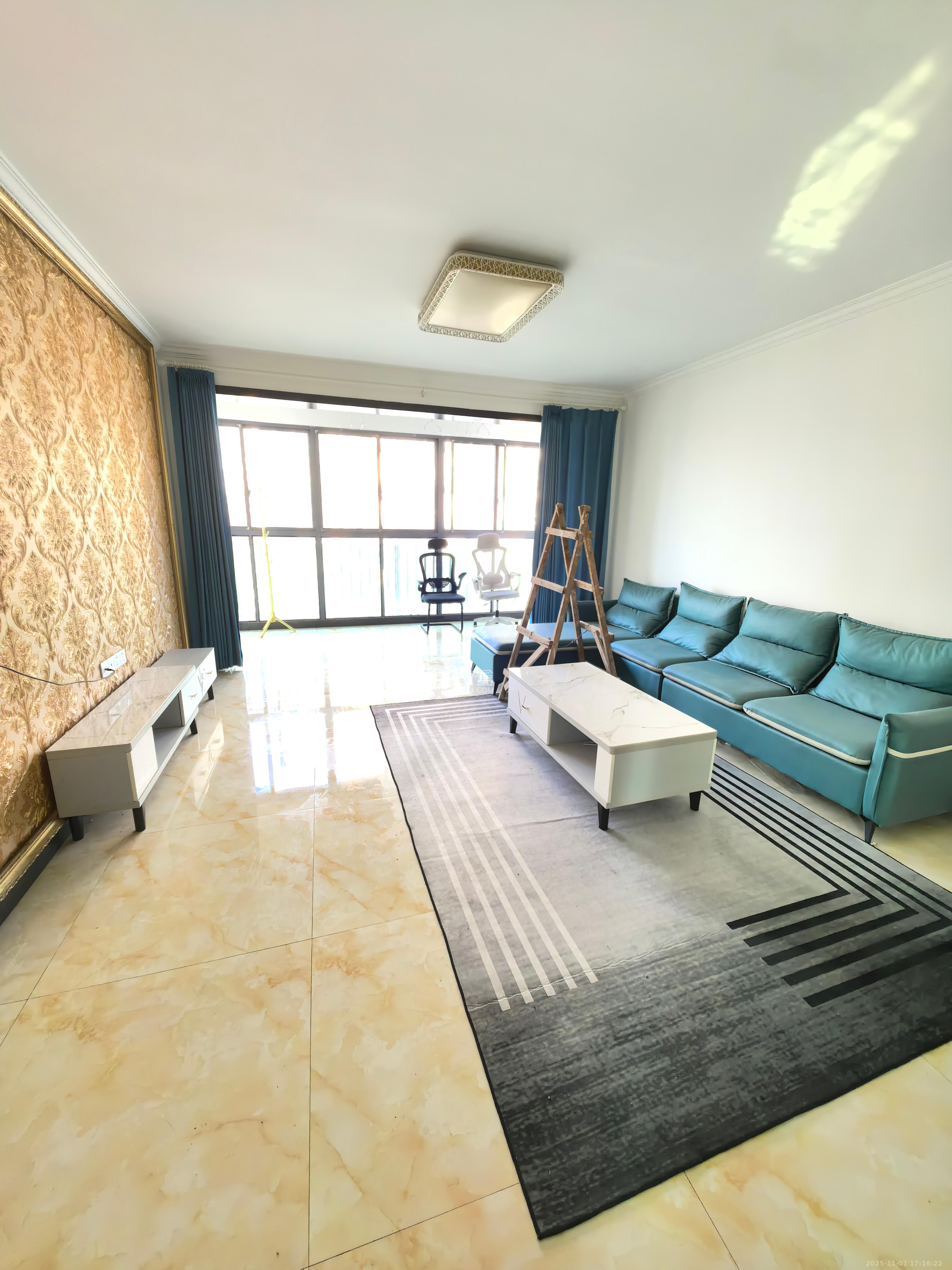 麓谷加州阳光  3室2厅2卫    2500.0元/月 麓谷加州阳光  3室2厅2卫    2500.0元/月室内图