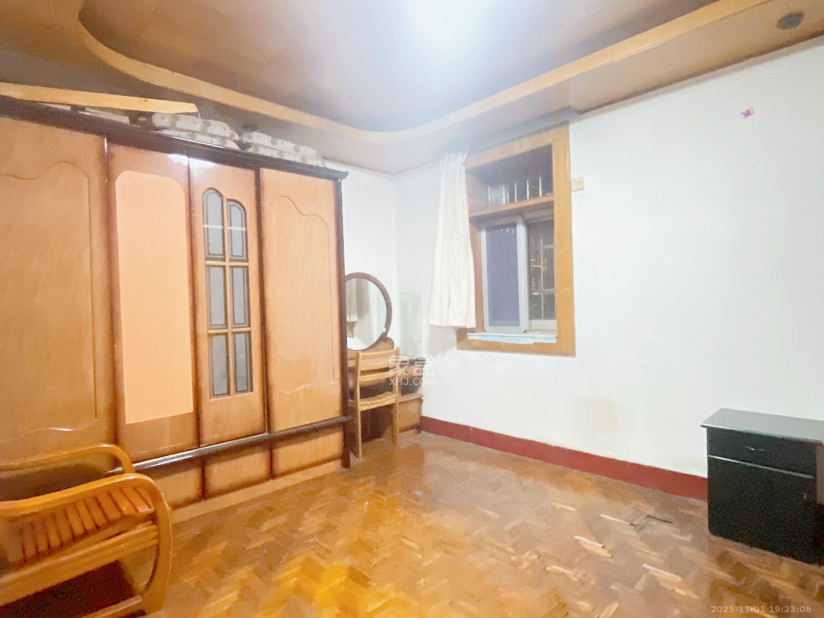 隆华金属宿舍  1室0厅0卫    2000.0元/月室内图