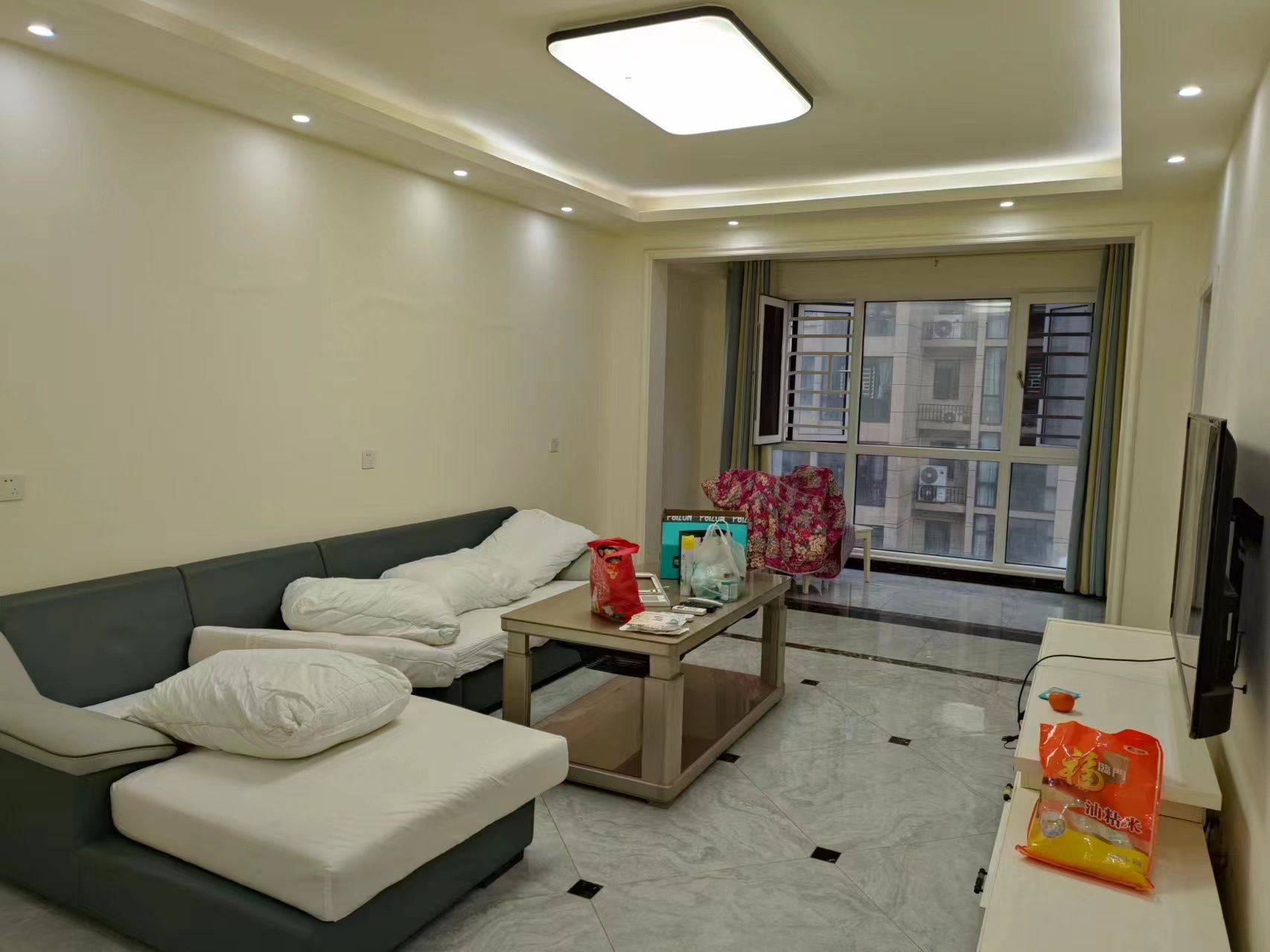 五江碧桂园城市广场 3室2厅2卫 80.0万 五江碧桂园城市广场 3室2厅2卫 80.0万客厅