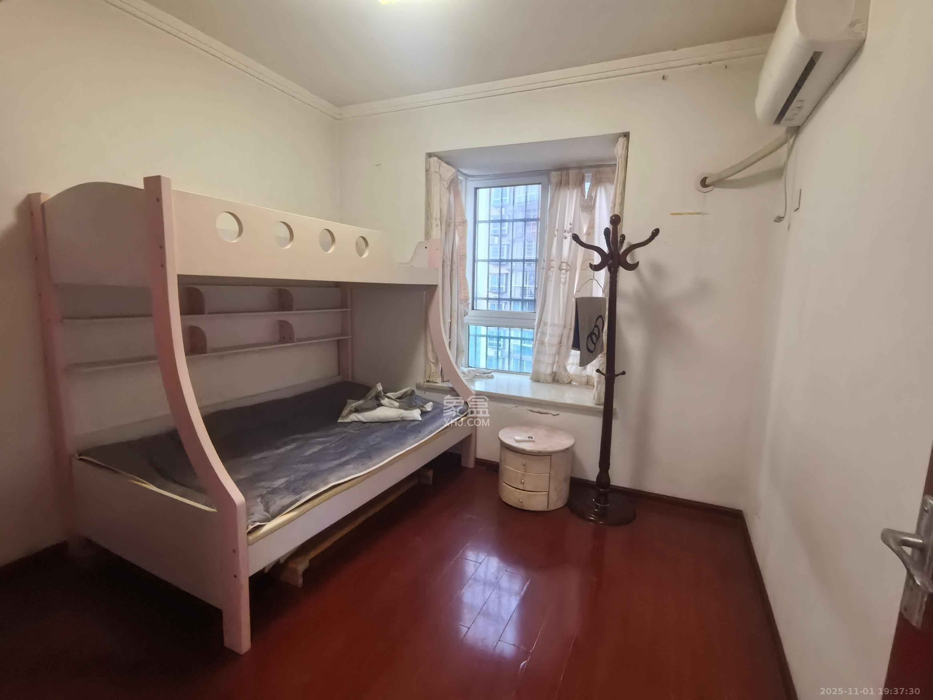 麓谷加州阳光  2室2厅1卫    2300.0元/月 麓谷加州阳光  2室2厅1卫    2300.0元/月室内图