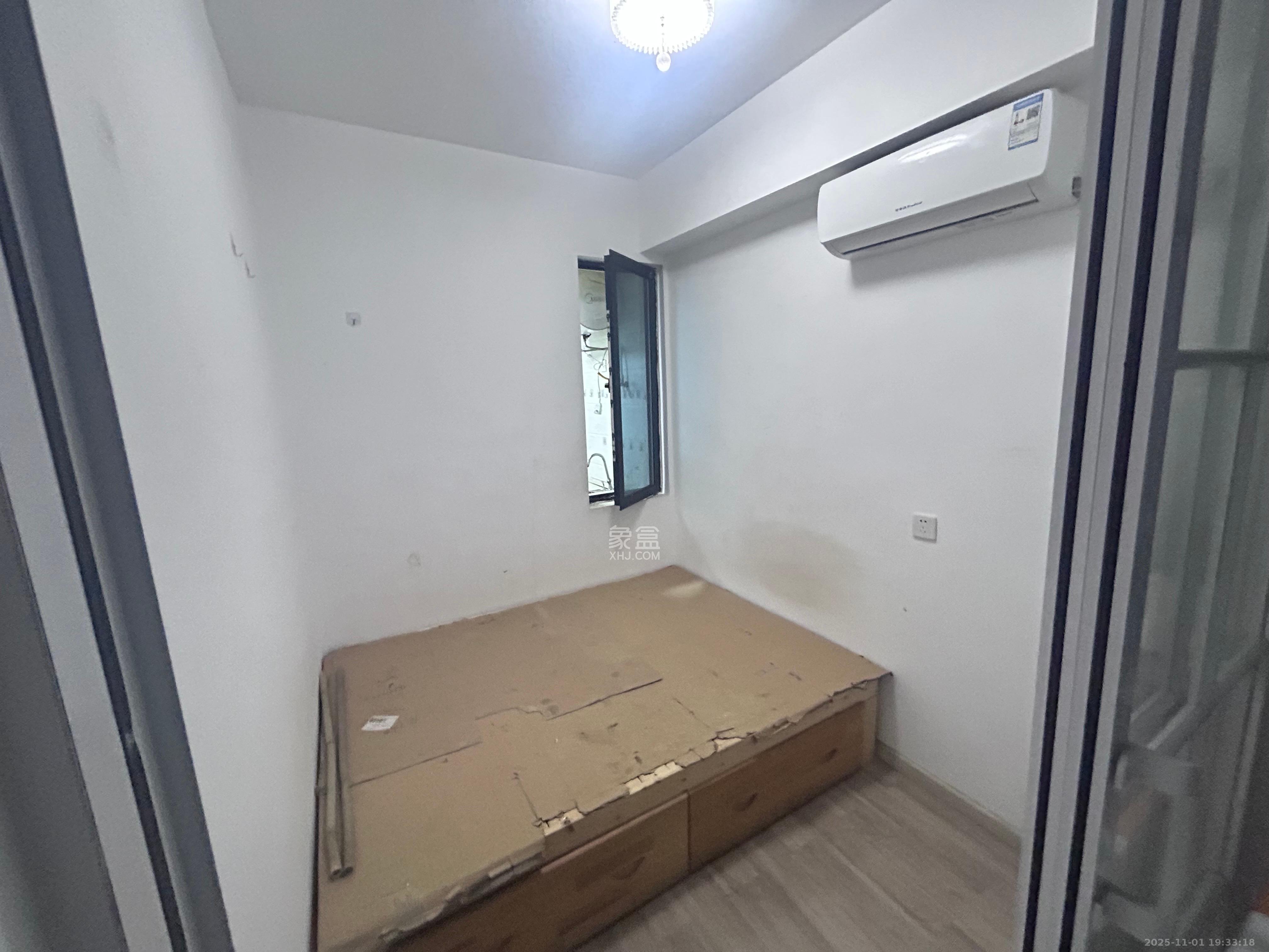 长房半岛蓝湾（观山月）  1室1厅1卫    1400.0元/月室内图