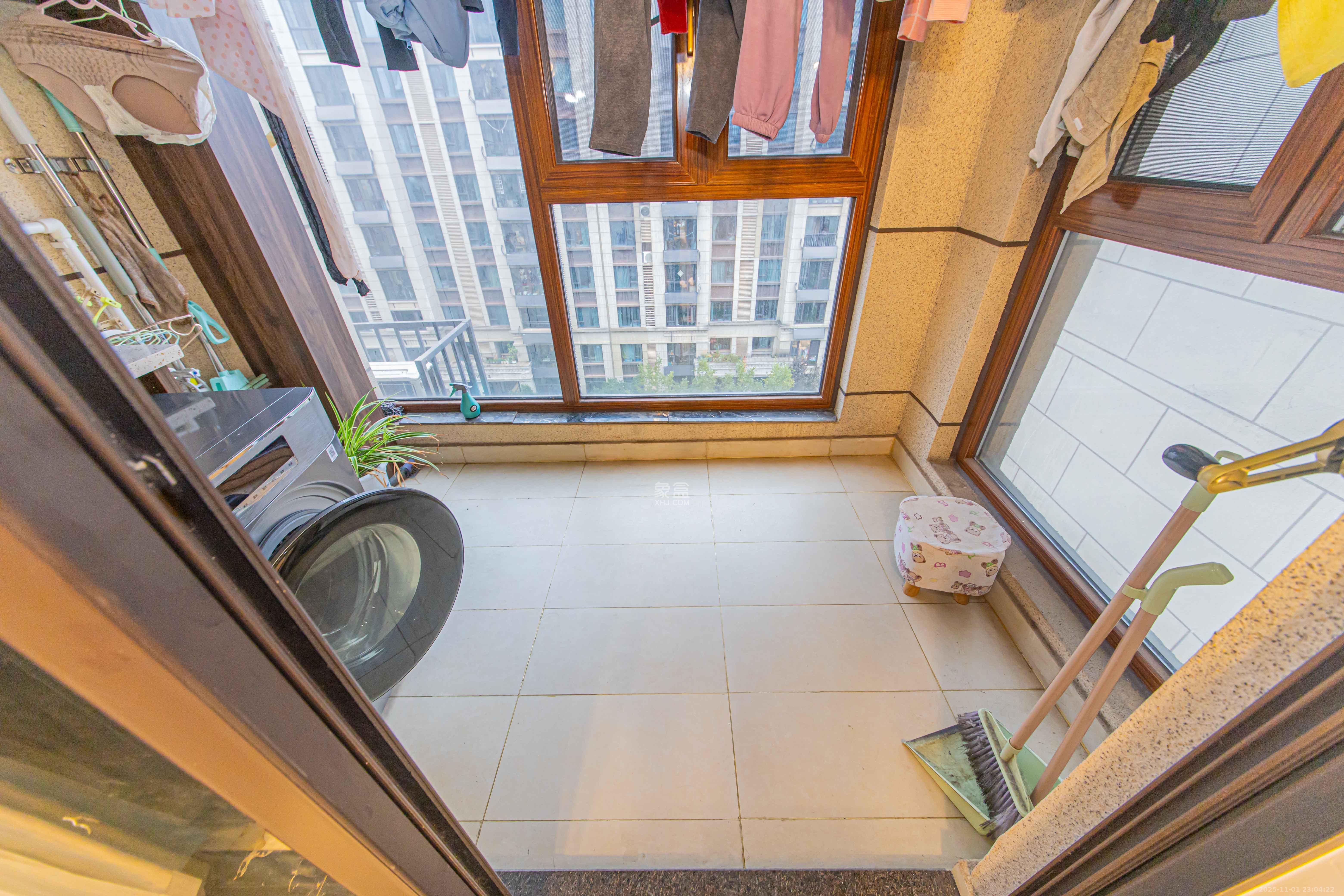 中海新城熙岸(中信新城五期) 3室2厅2卫 100.0万 中海新城熙岸(中信新城五期) 3室2厅2卫 100.0万阳台