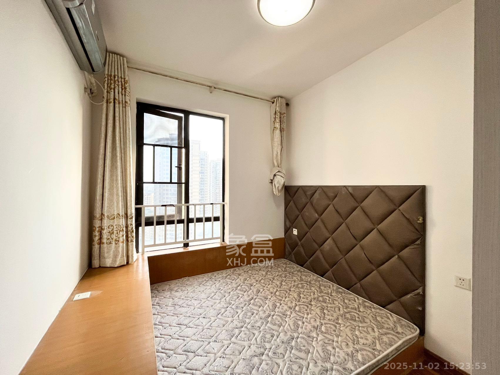 保利麓谷林语E区  3室2厅1卫    2000.0元/月室内图