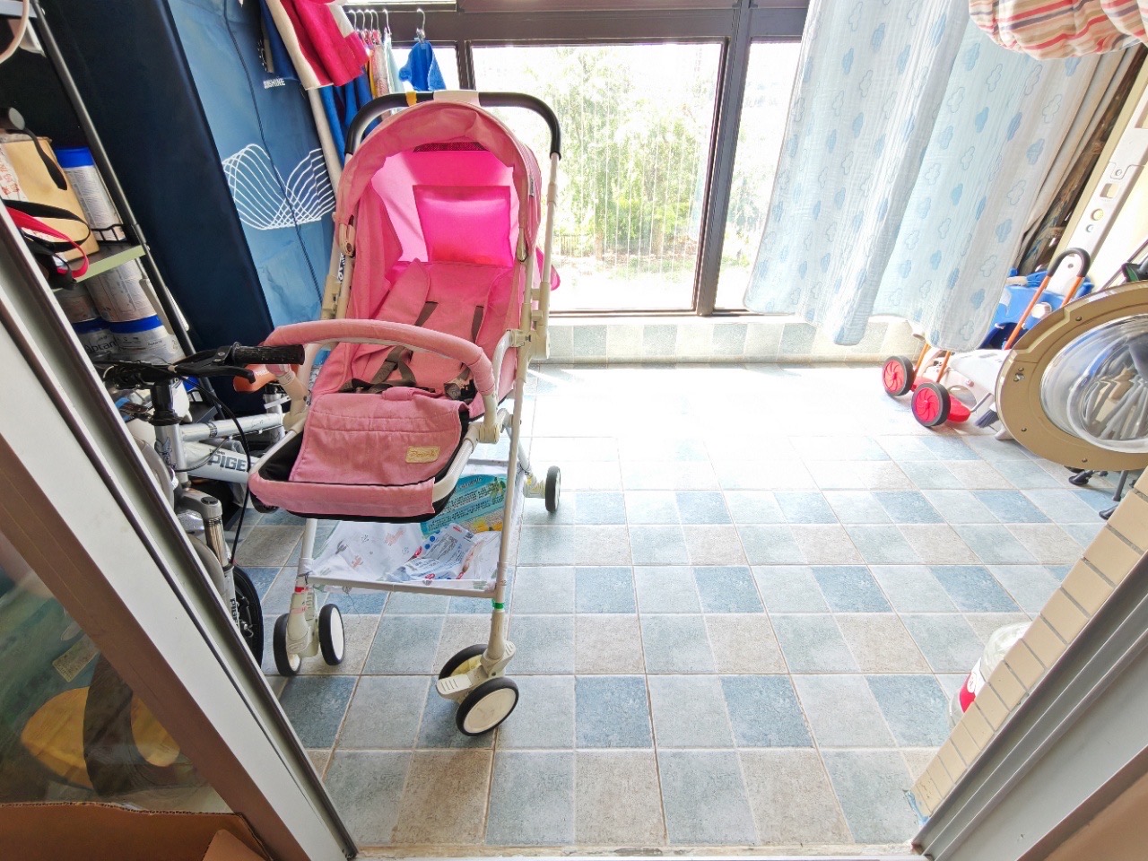 宝源花园 3室2厅2卫 165.0万 宝源花园 3室2厅2卫 165.0万客厅