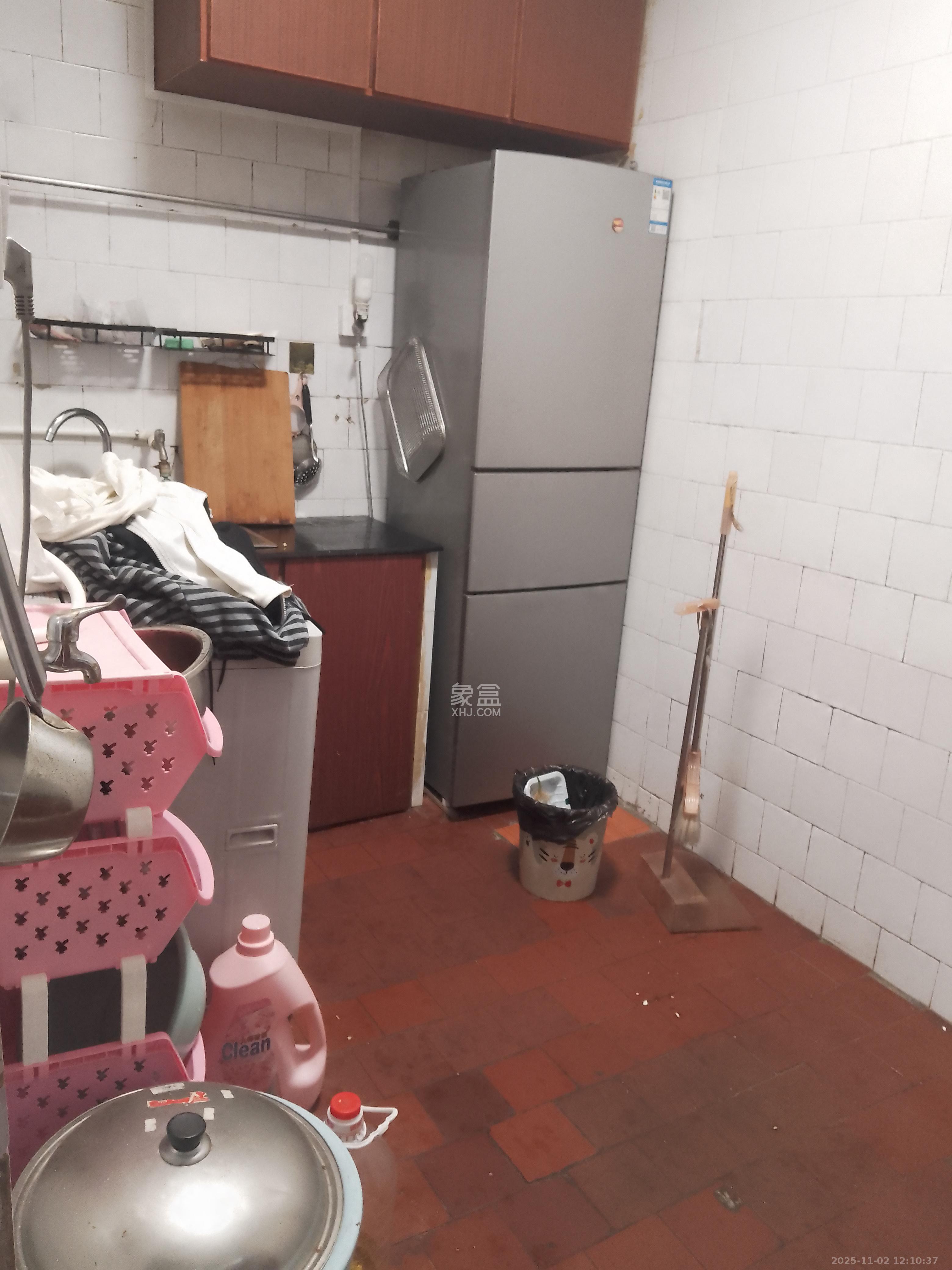 向东南社区 2室1厅1卫 1500.0元/月 向东南社区 2室1厅1卫 1500.0元/月室内图