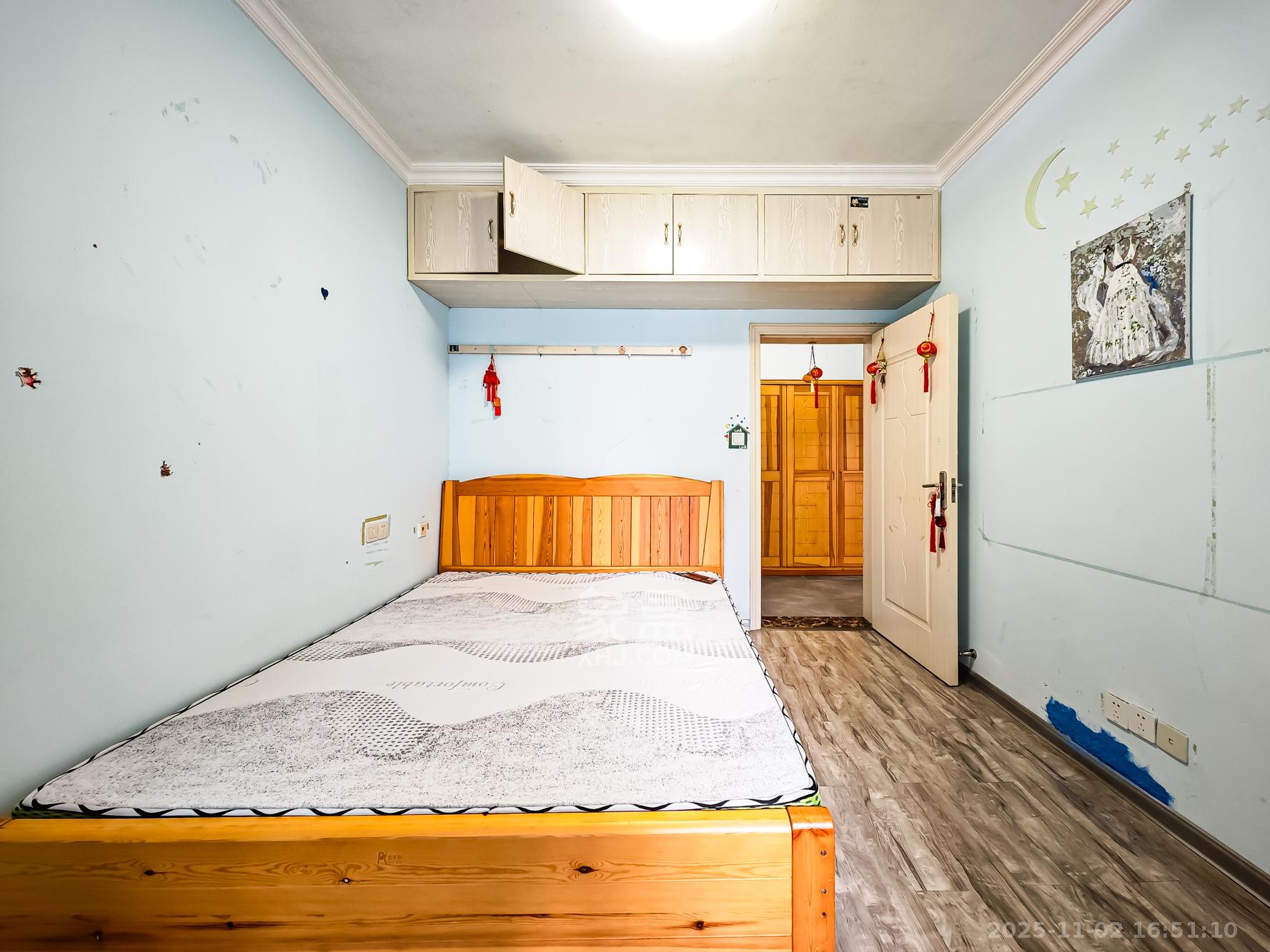 绿地海外滩一期  2室1厅1卫    45.0万卧室