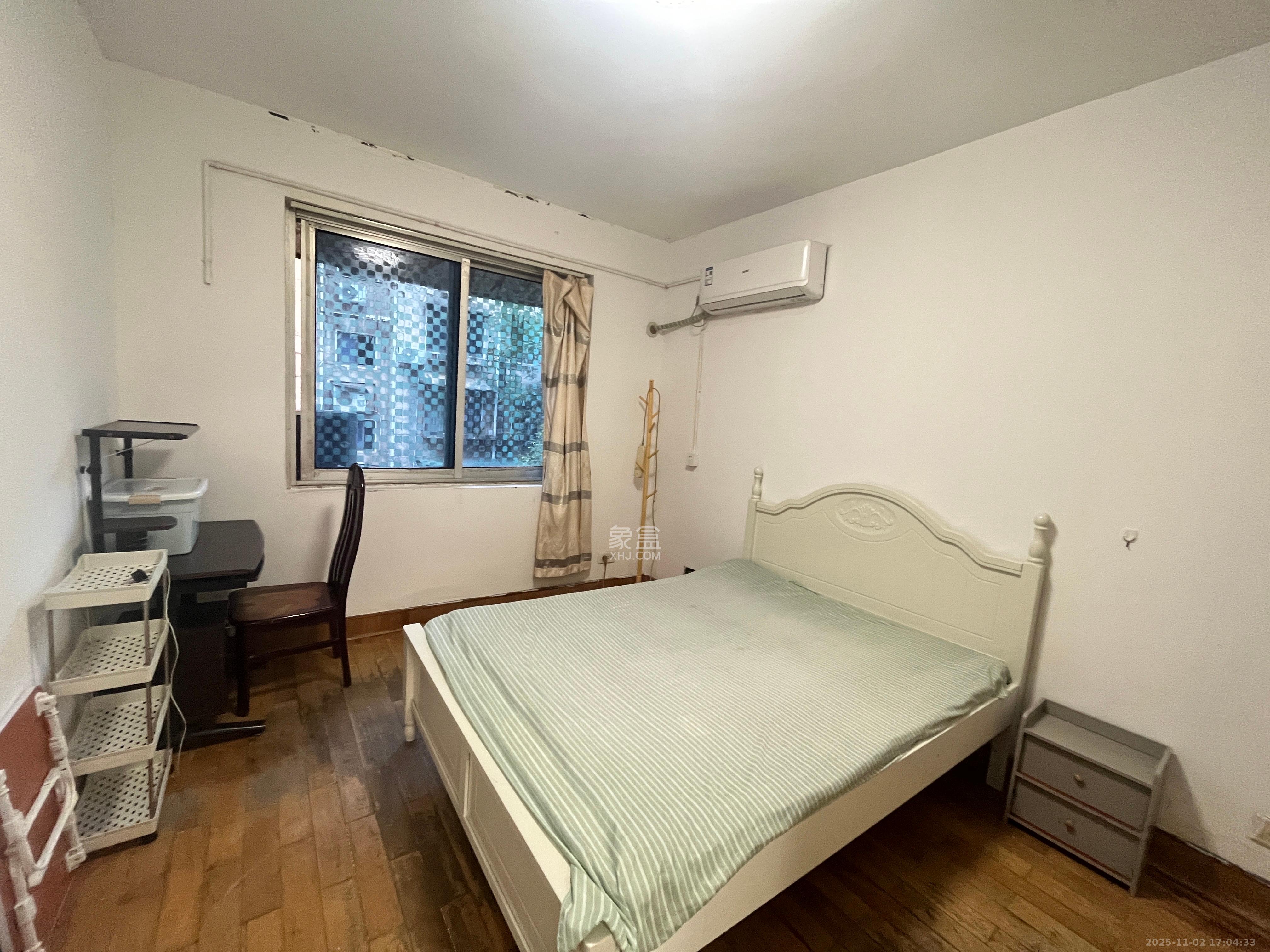 长岭水电八局宿舍 2室2厅1卫 1400.0元/月 长岭水电八局宿舍 2室2厅1卫 1400.0元/月室内图