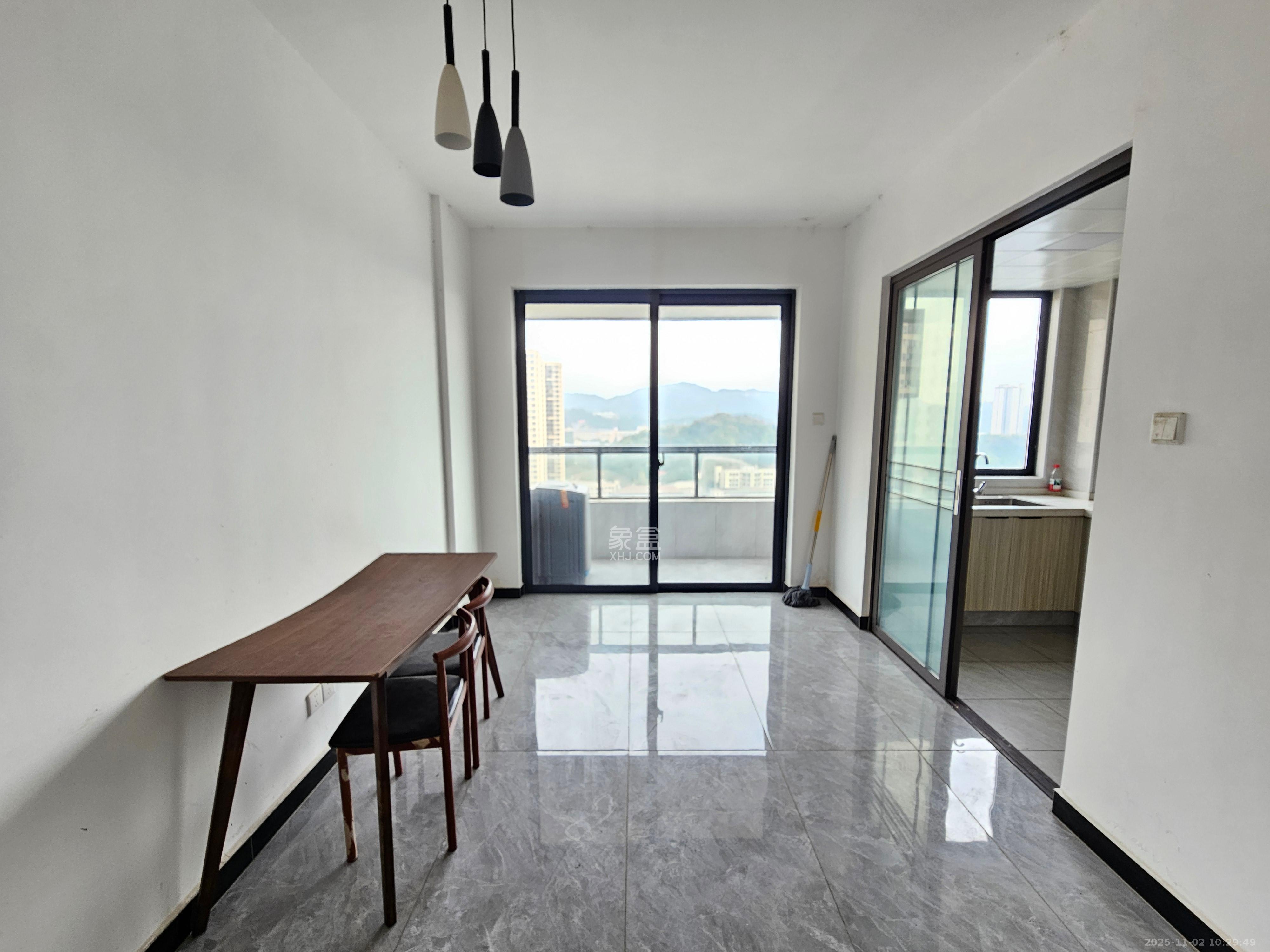 长房云公馆 3室2厅2卫 2300.0元/月 长房云公馆 3室2厅2卫 2300.0元/月室内图