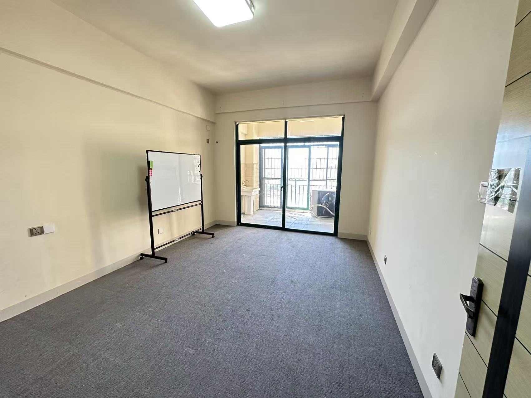 星华大厦 3室2厅1卫 3200.0元/月 星华大厦 3室2厅1卫 3200.0元/月室内图