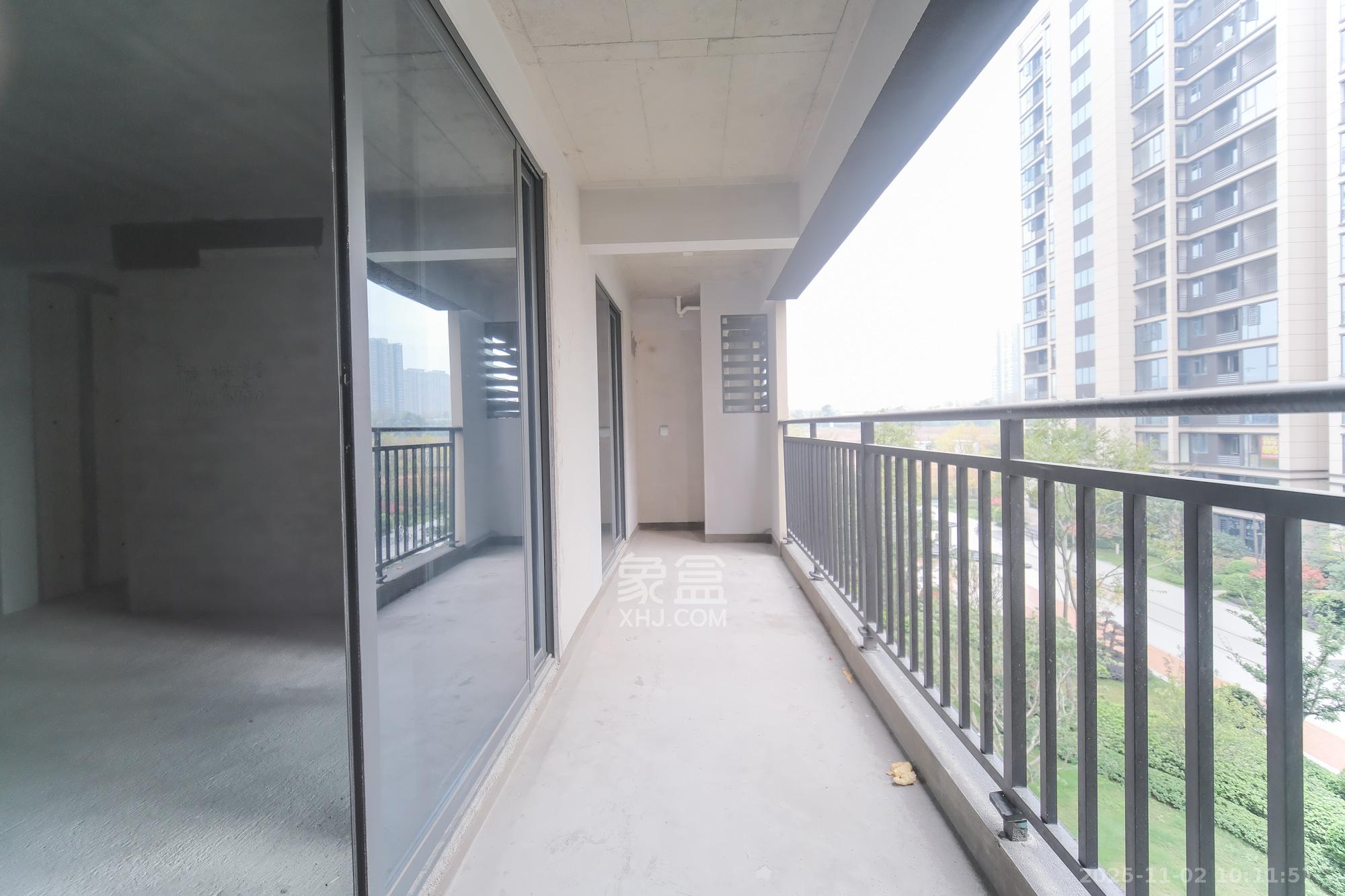 日盛湖湘悦府 3室2厅2卫 108.0万 日盛湖湘悦府 3室2厅2卫 108.0万阳台