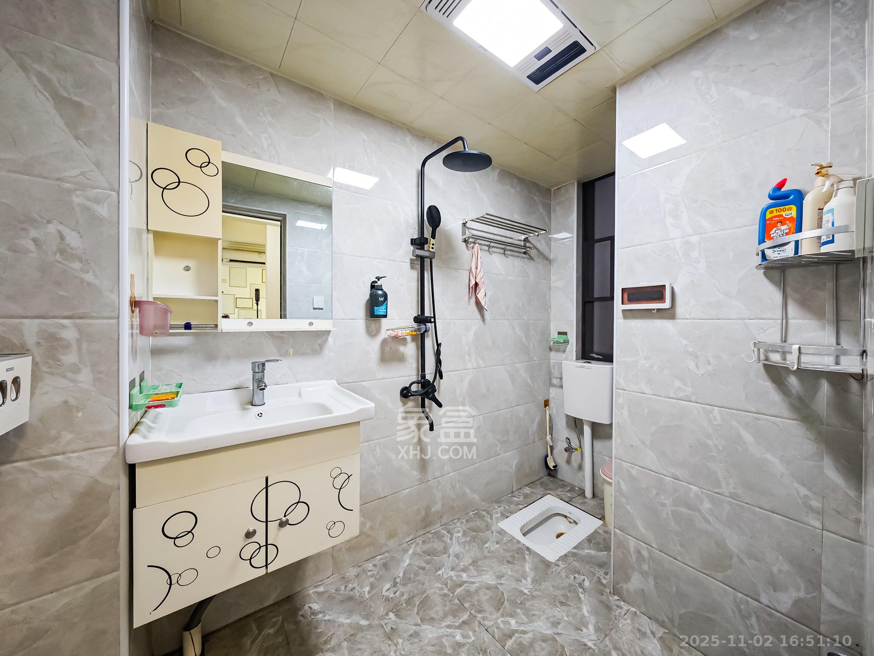 绿地海外滩一期 2室1厅1卫 45.0万 绿地海外滩一期 2室1厅1卫 45.0万卫生间