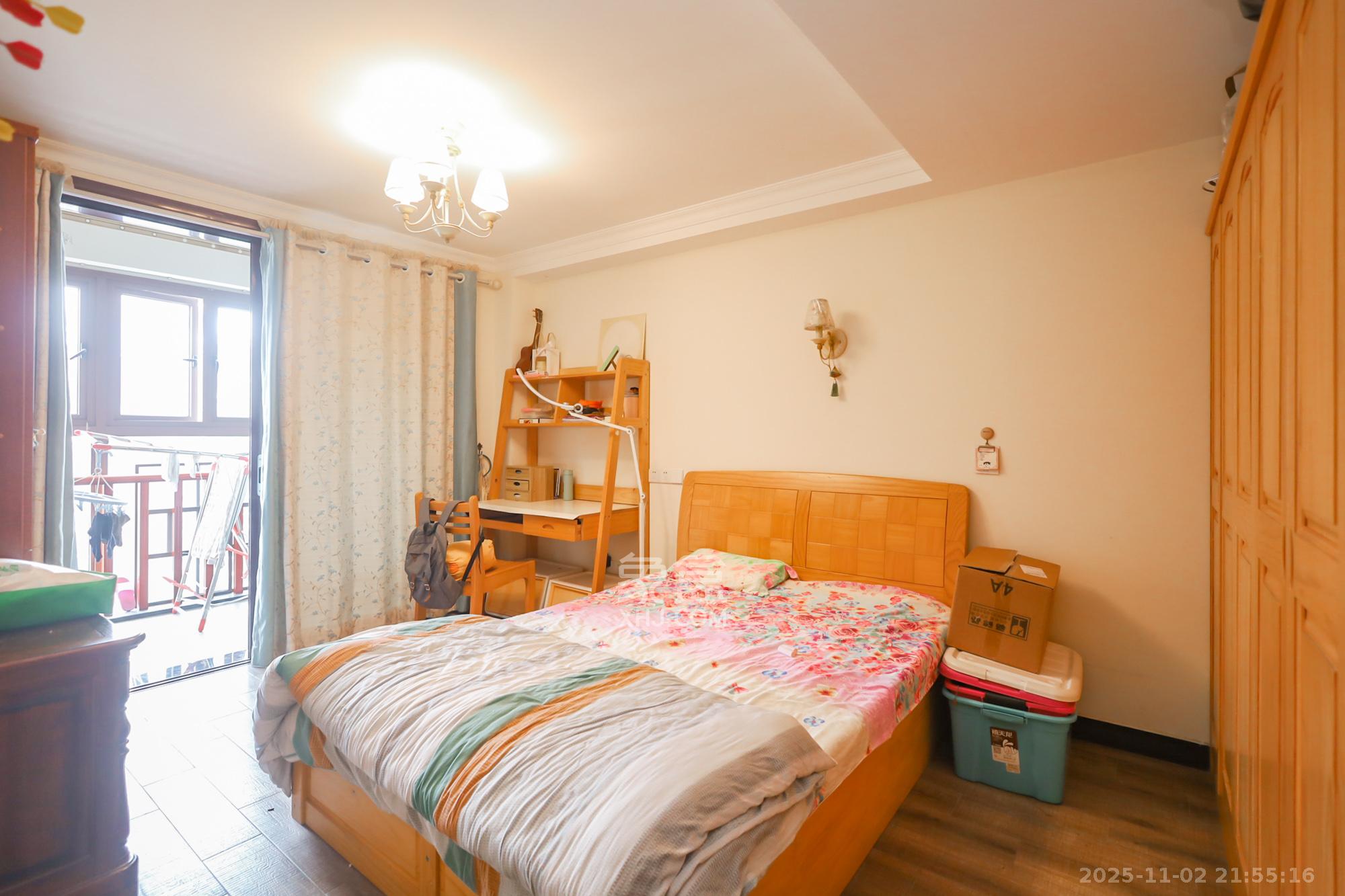 世茂铂翠湾二期  4室2厅2卫    218.0万卧室