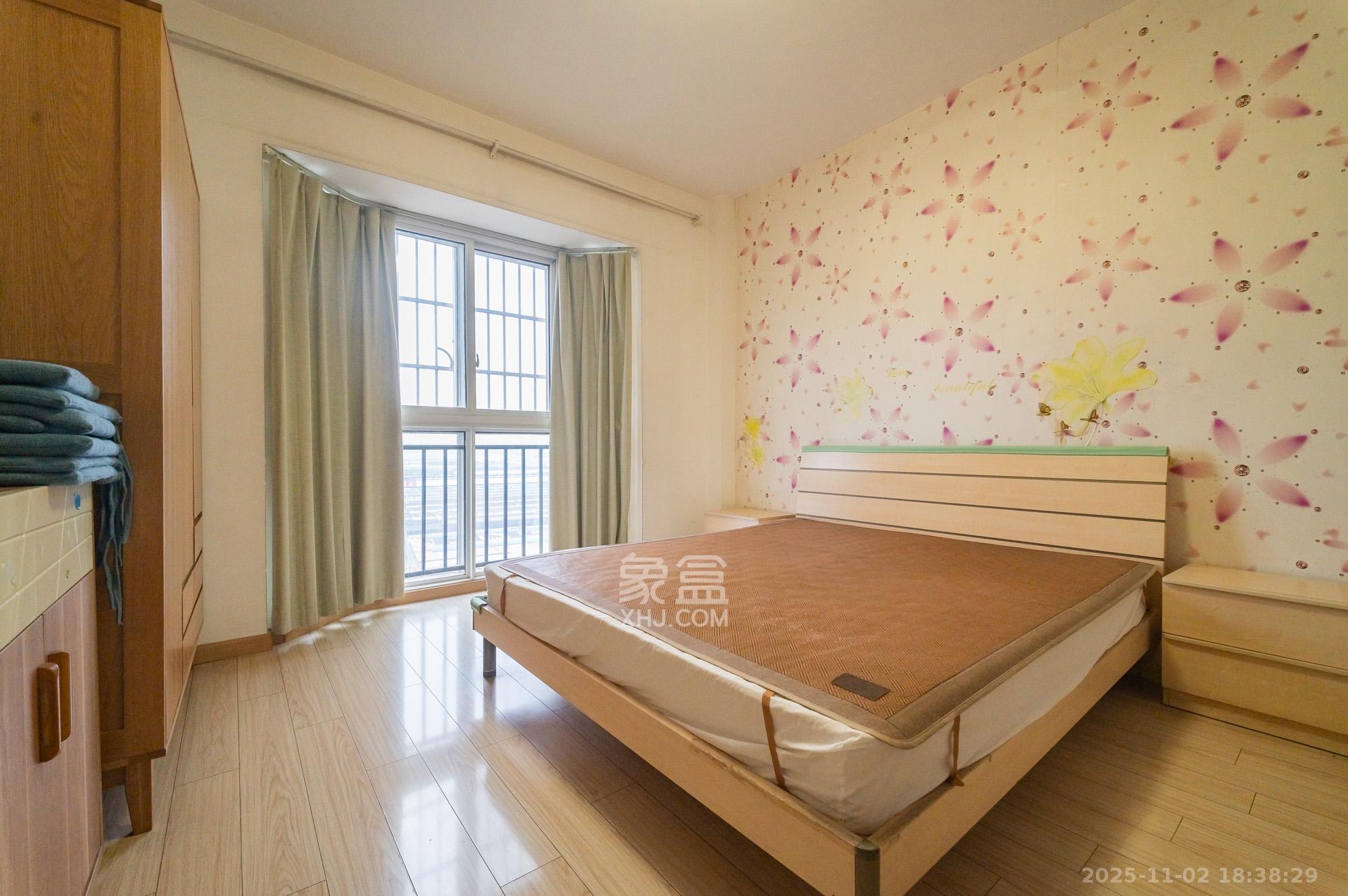 幸福洋房  3室2厅2卫    78.0万卧室