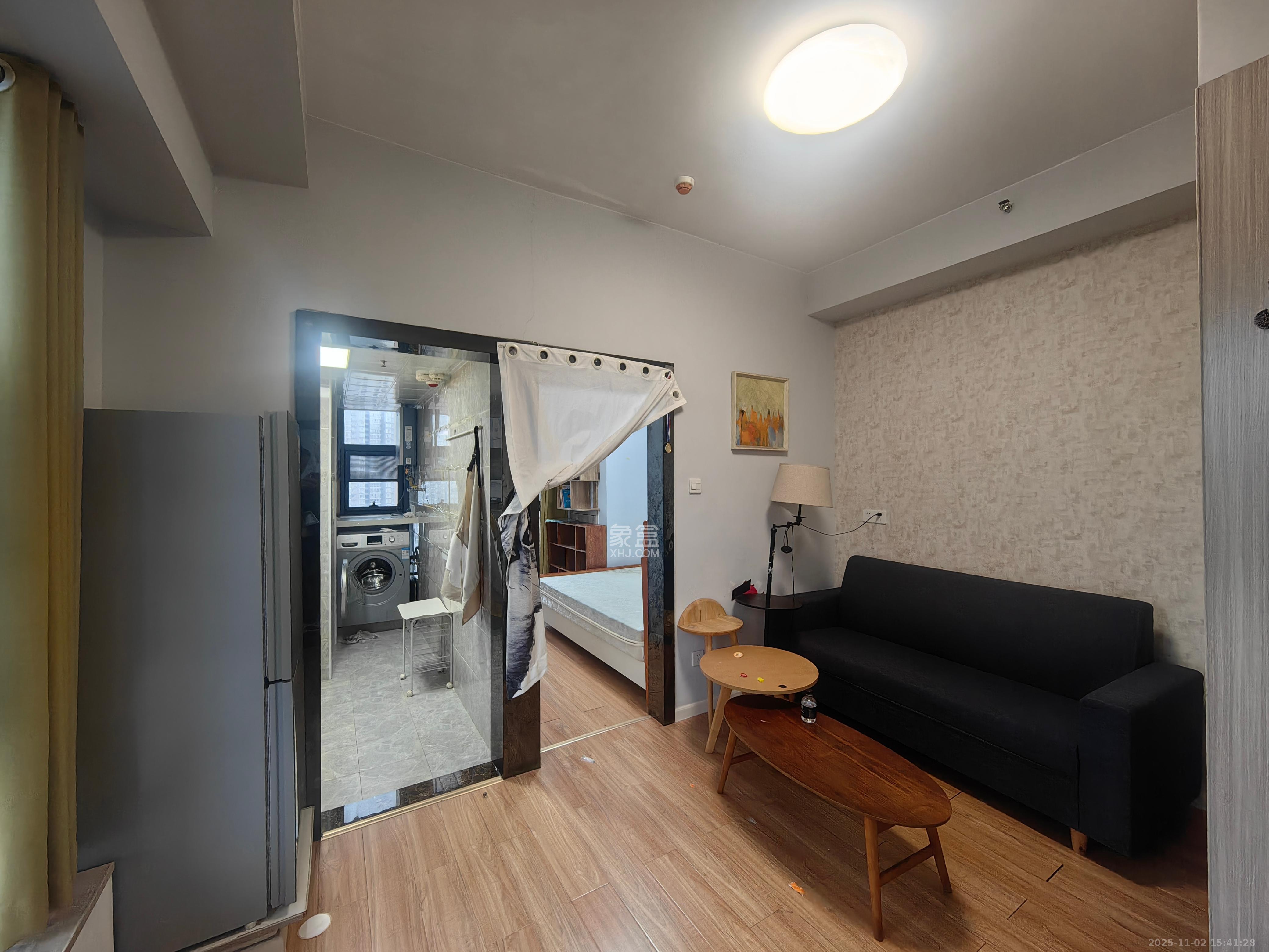 第六都（陆都小区）  1室1厅1卫    1900.0元/月室内图