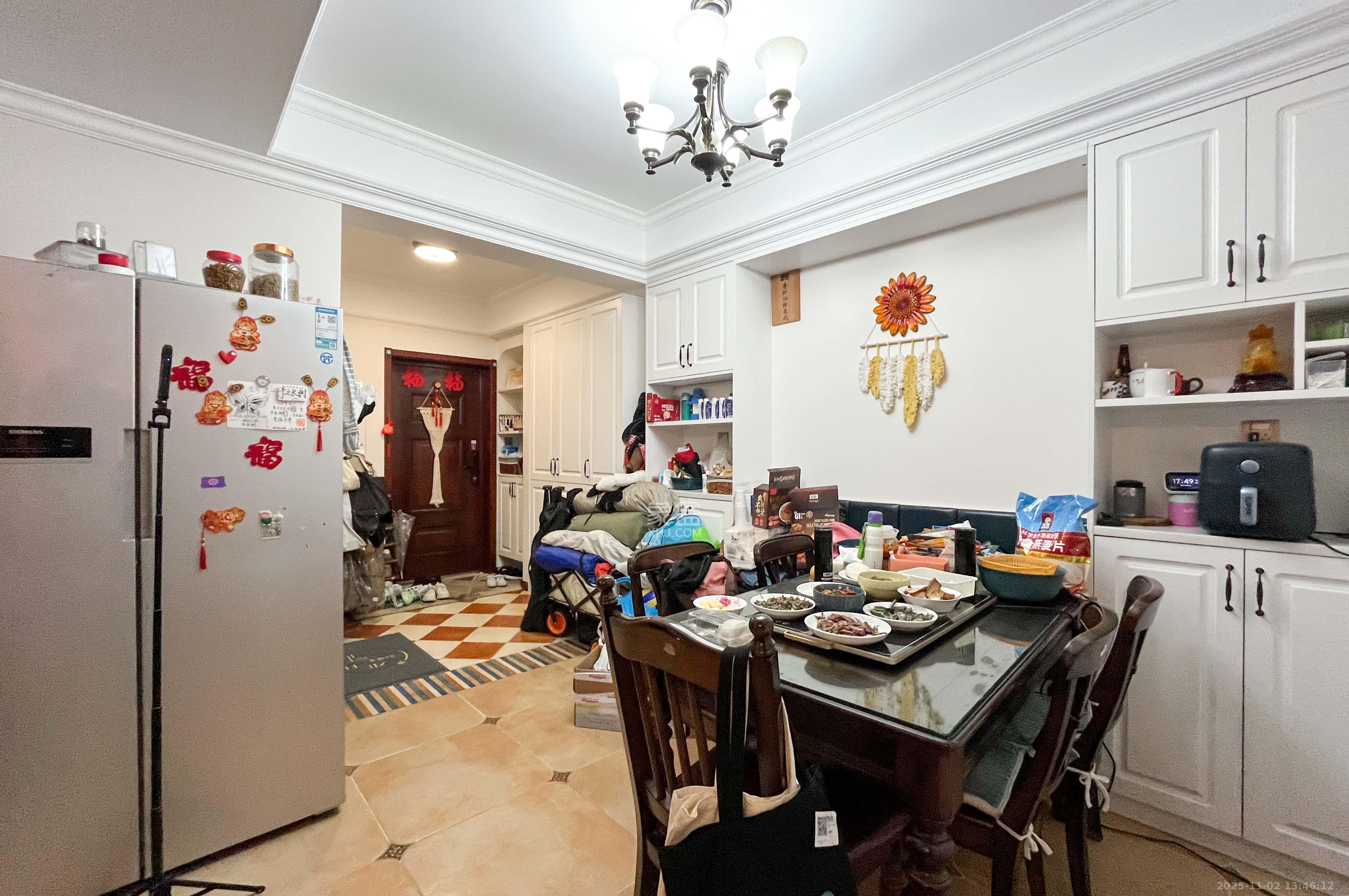 中央美郡  4室2厅2卫    168.0万客厅