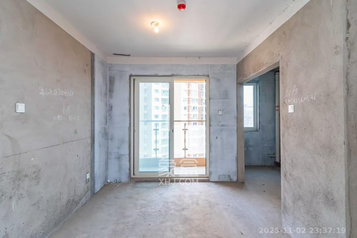 北辰三角洲E4区  4室2厅2卫    160.0万客厅