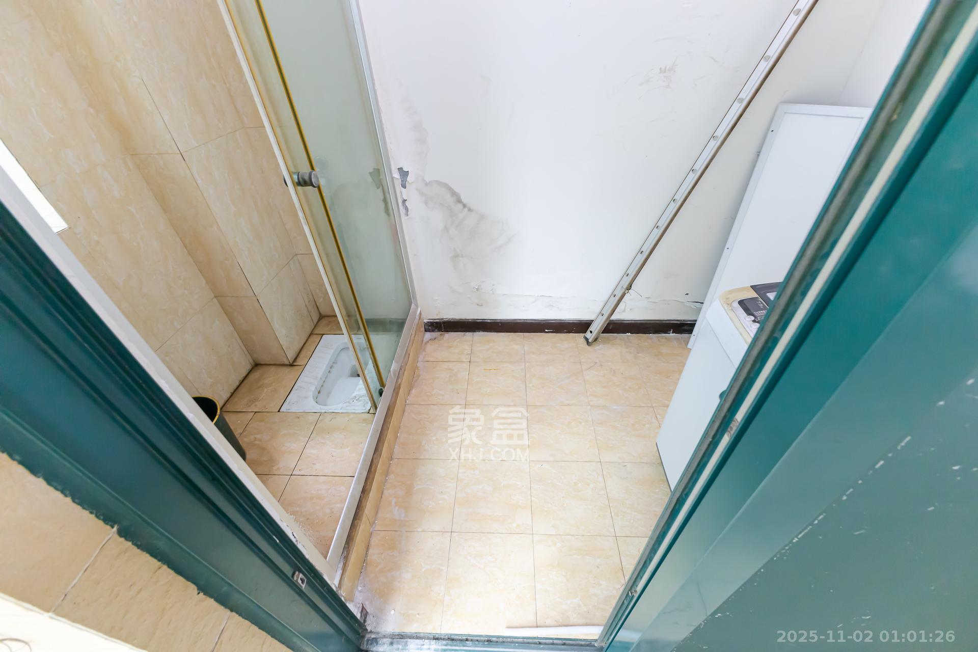 恒大名都  4室2厅4卫    170.8万卫生间