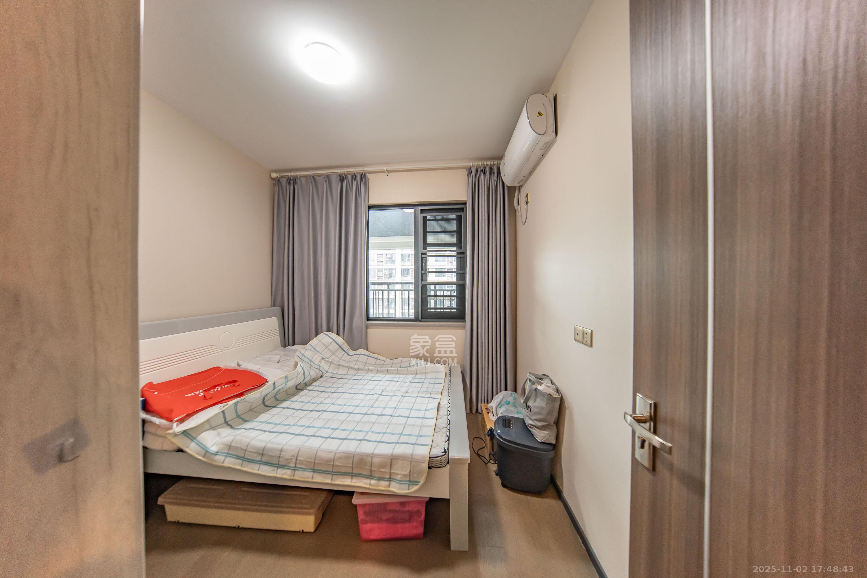 中海阅麓山一期  3室2厅2卫    150.0万卧室