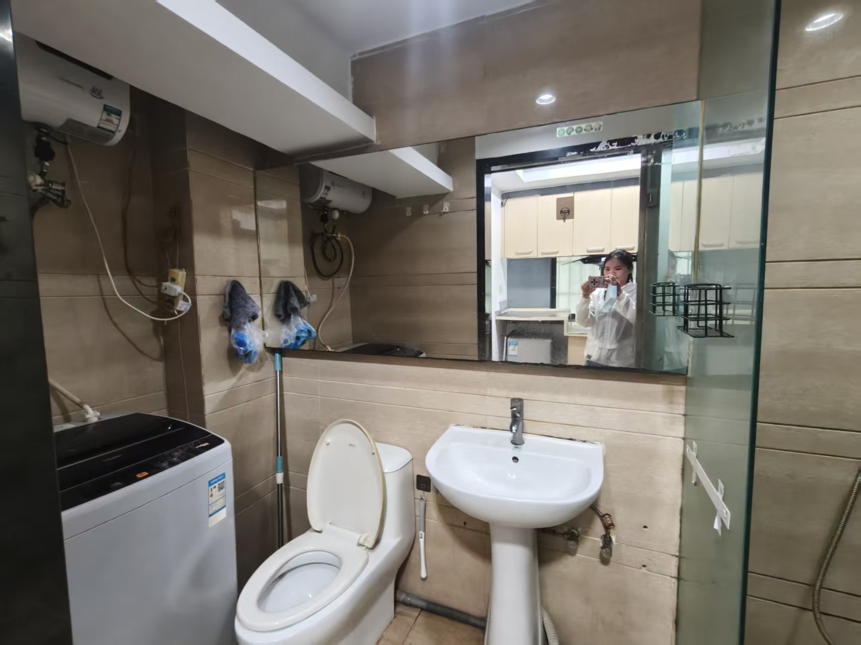 国贸花园  1室1厅1卫    1300.0元/月