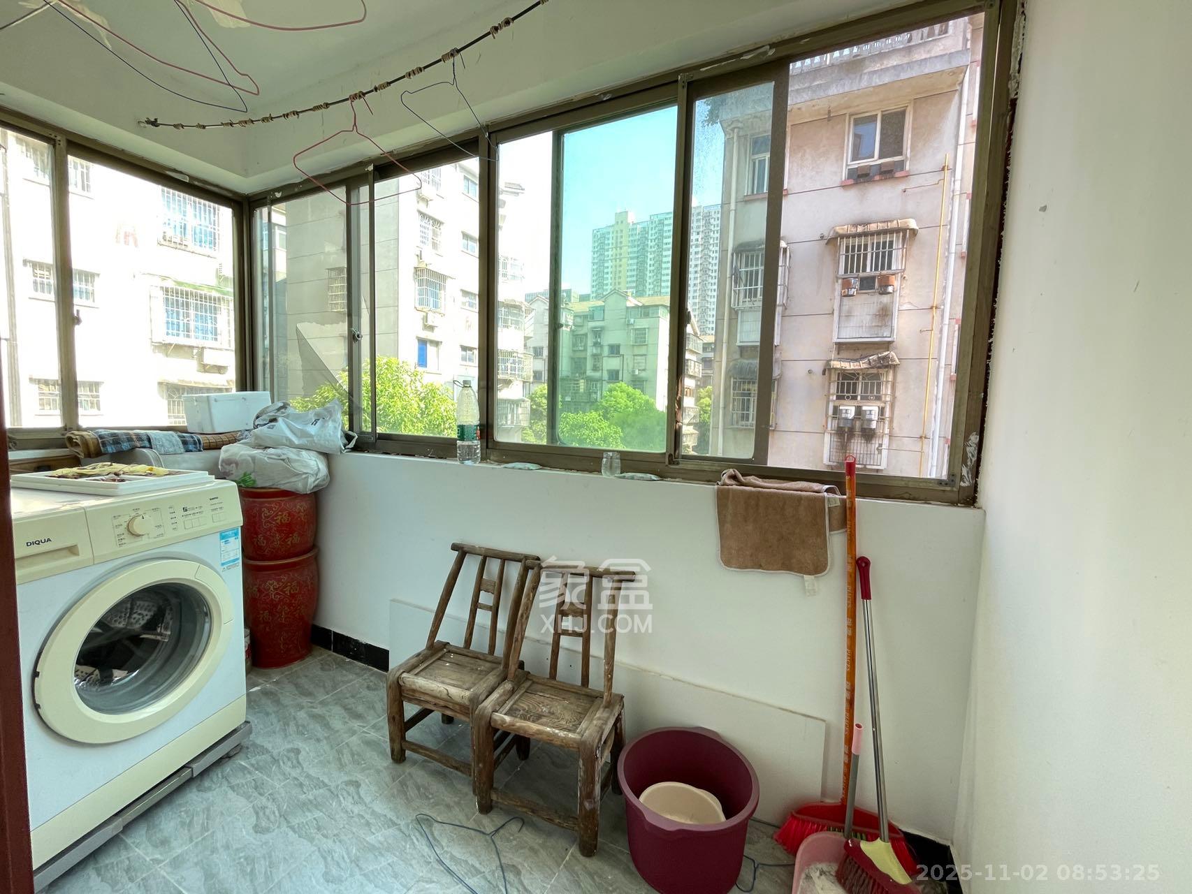 德政园  2室1厅1卫    1500.0元/月室内图