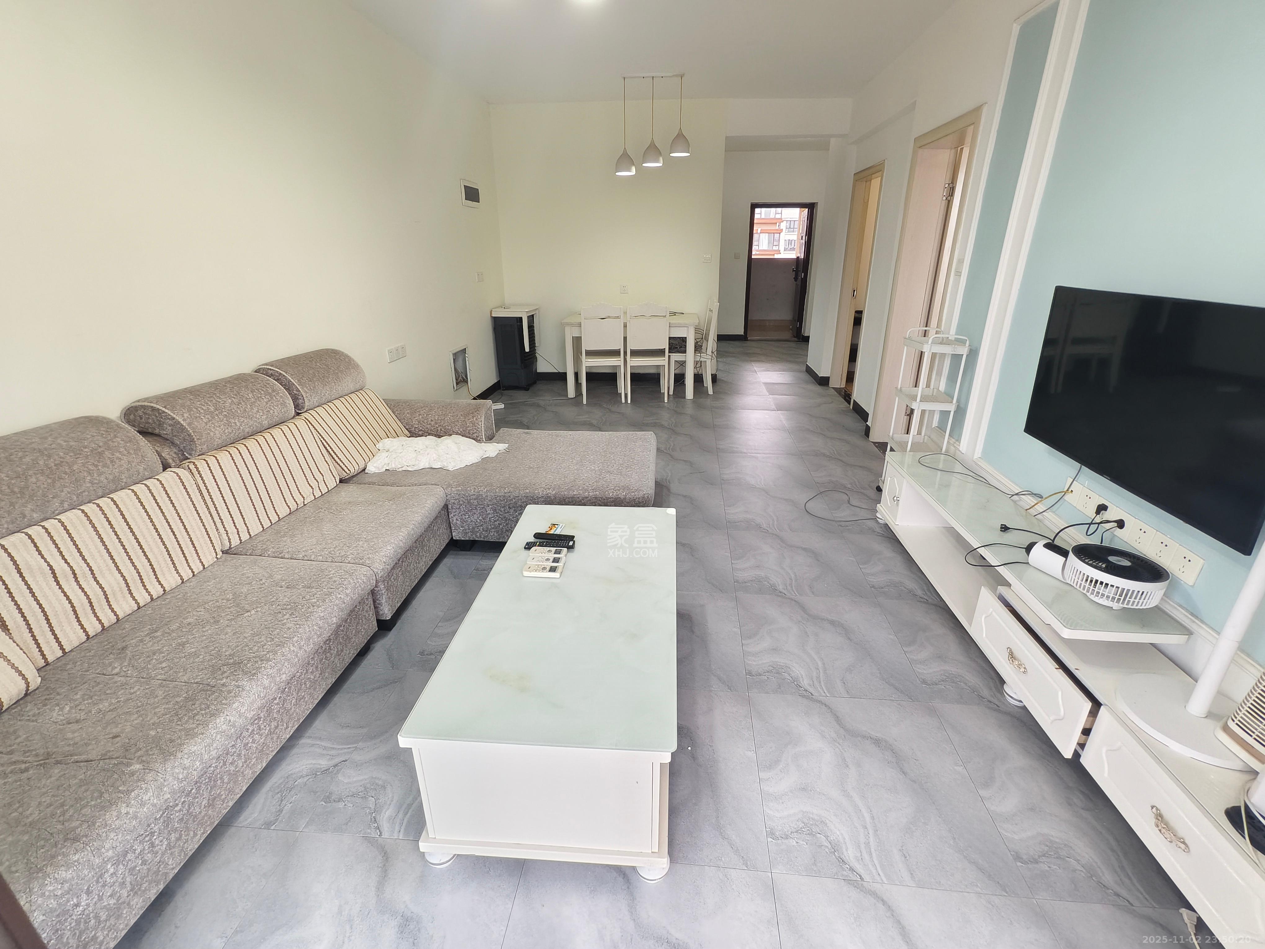 山语城三期 3室2厅1卫 1800.0元/月 山语城三期 3室2厅1卫 1800.0元/月室内图