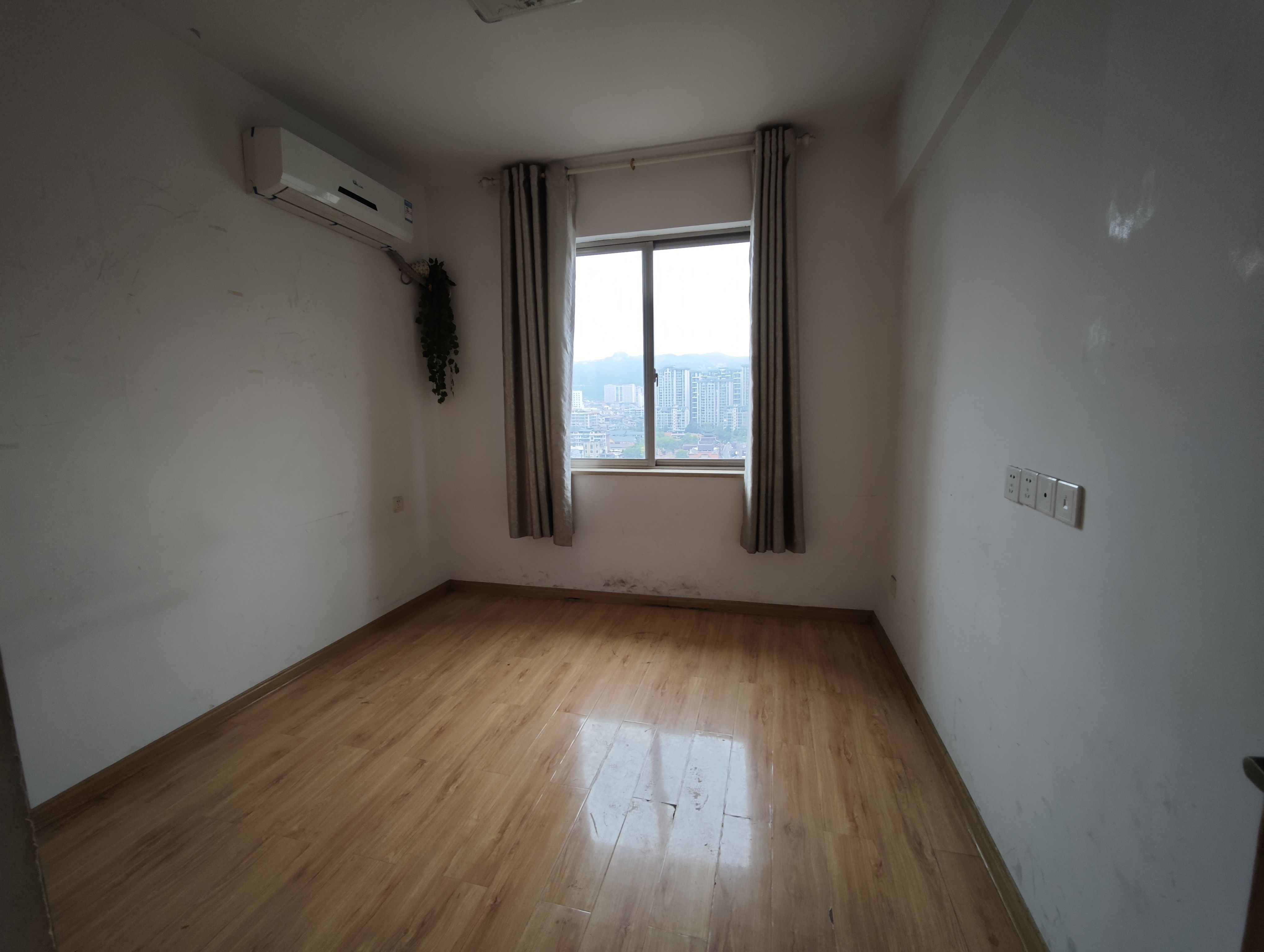 维港十字街  3室2厅2卫    2000.0元/月室内图