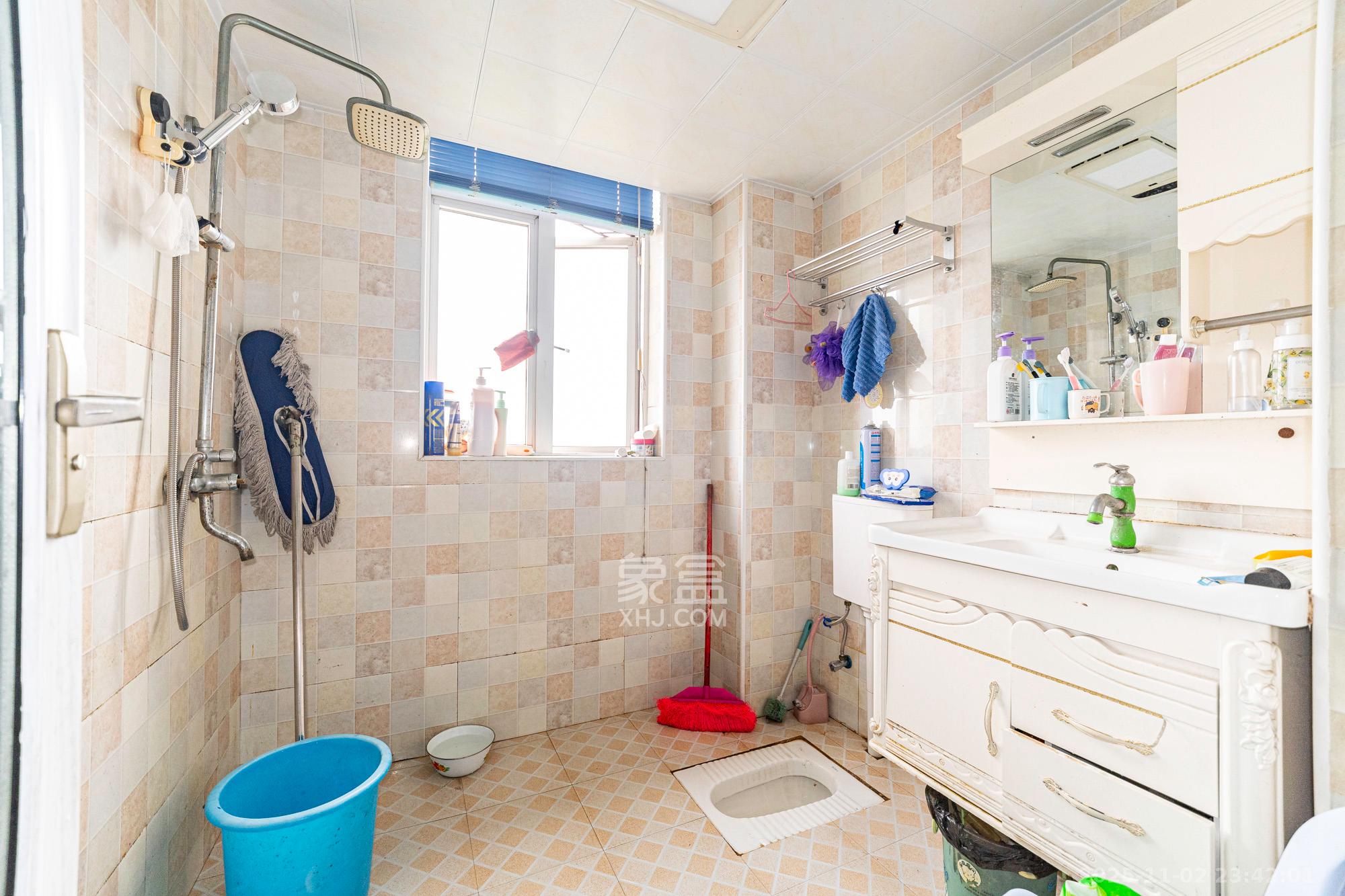 淞雅苑  4室2厅2卫    70.0万卫生间