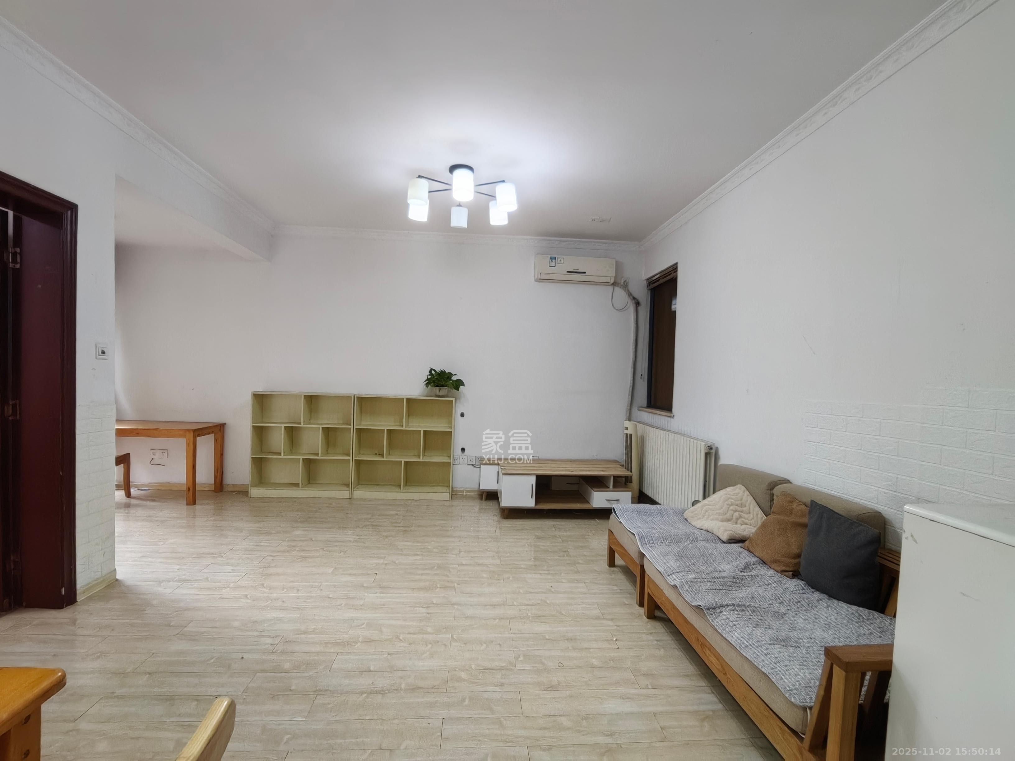 怡海星城 1室2厅1卫 1300.0元/月 怡海星城 1室2厅1卫 1300.0元/月室内图