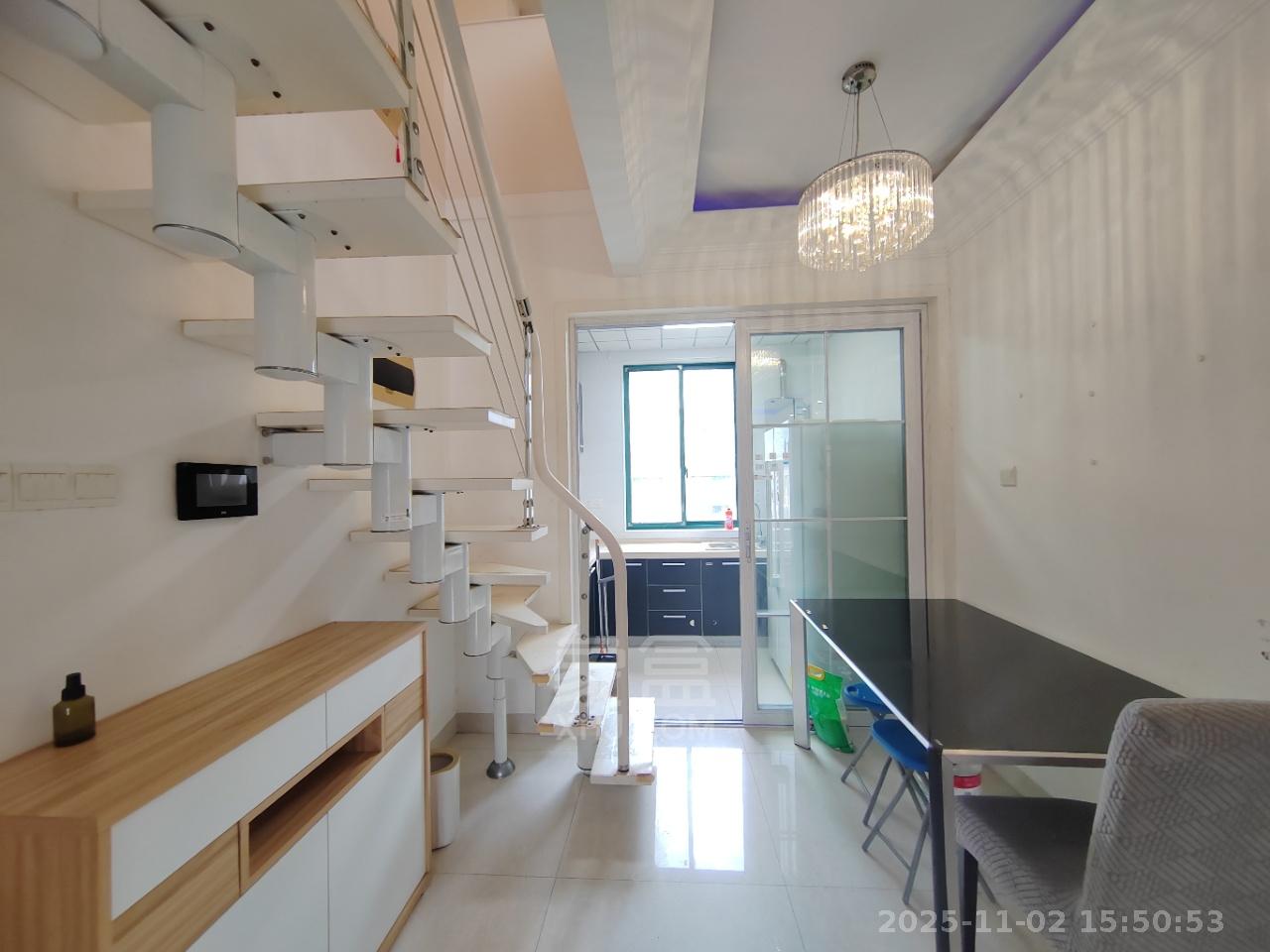 尚格名城香榭丽舍 4室2厅3卫 2200.0元/月 尚格名城香榭丽舍 4室2厅3卫 2200.0元/月室内图