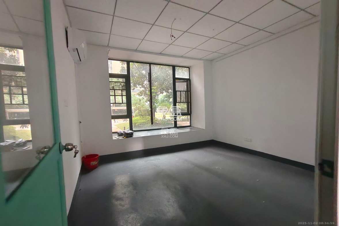 恒大翡翠华庭 4室2厅2卫 2600.0元/月 恒大翡翠华庭 4室2厅2卫 2600.0元/月室内图