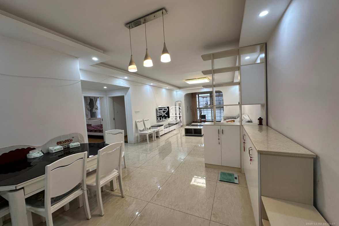 紫晶城 3室0厅0卫 1800.0元/月 紫晶城 3室0厅0卫 1800.0元/月室内图