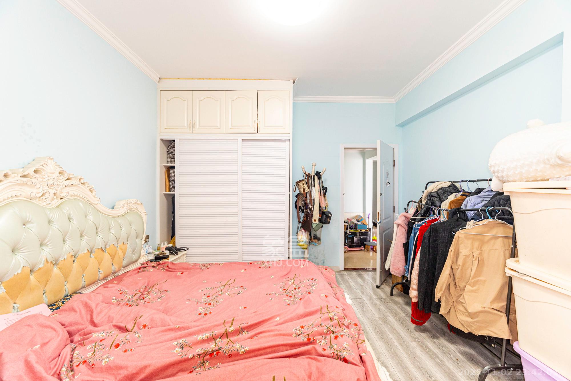 淞雅苑  4室2厅2卫    70.0万卧室