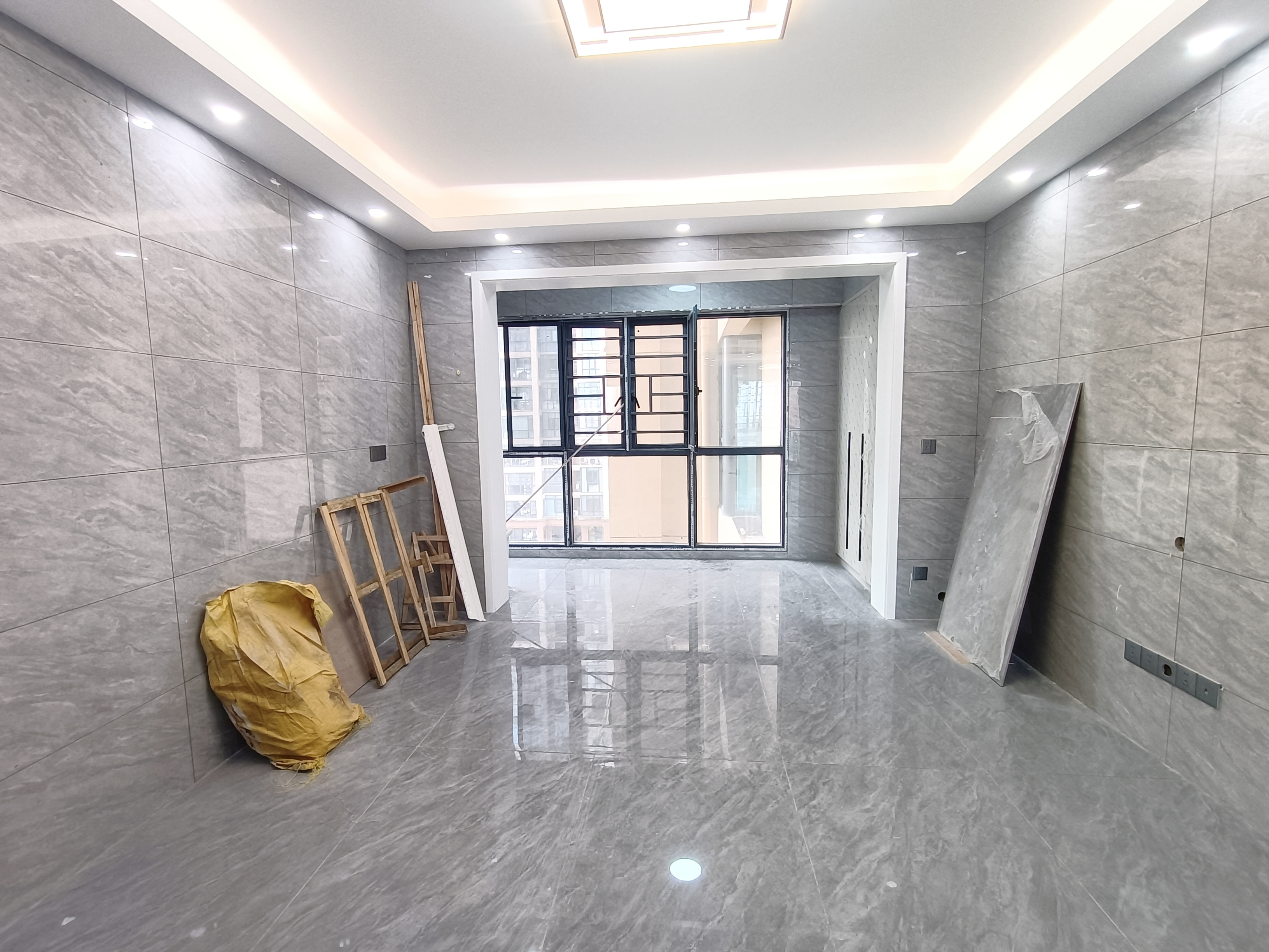 大汉资江城  4室2厅2卫    75.8万客厅