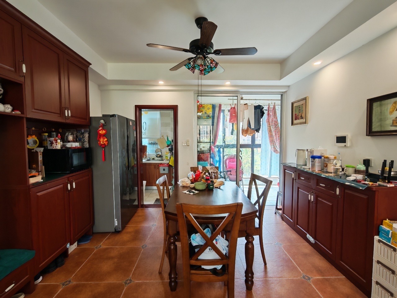 宝源花园  3室2厅2卫    165.0万客厅